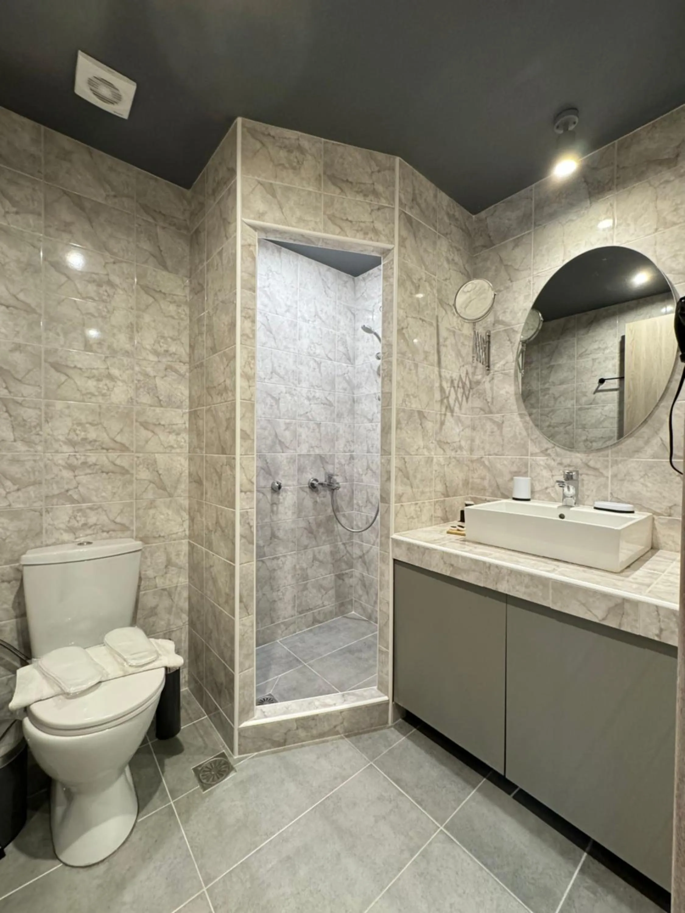 Bathroom in Lotus Center