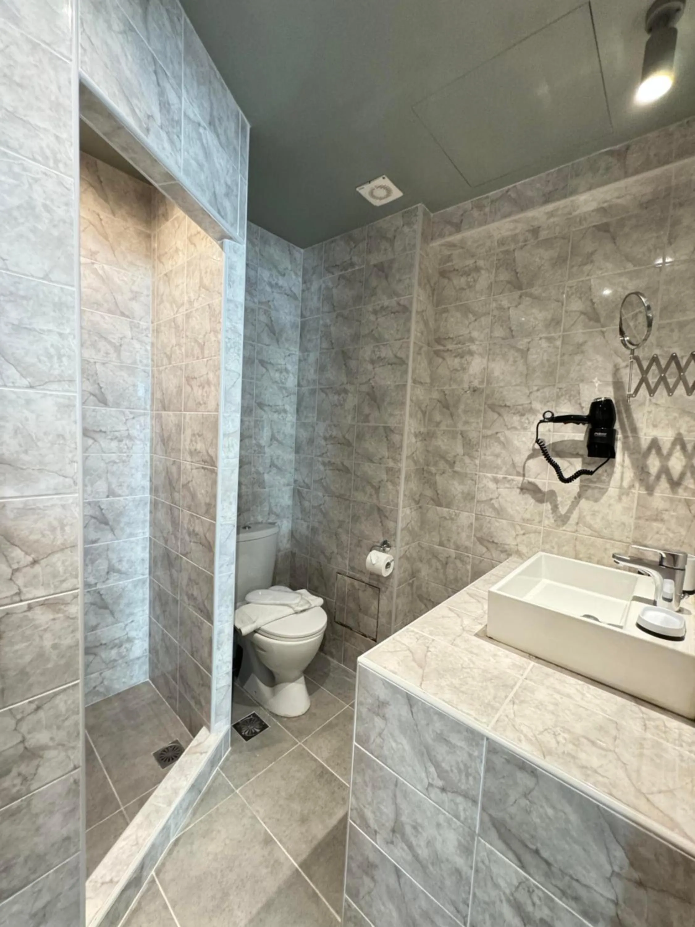 Bathroom in Lotus Center