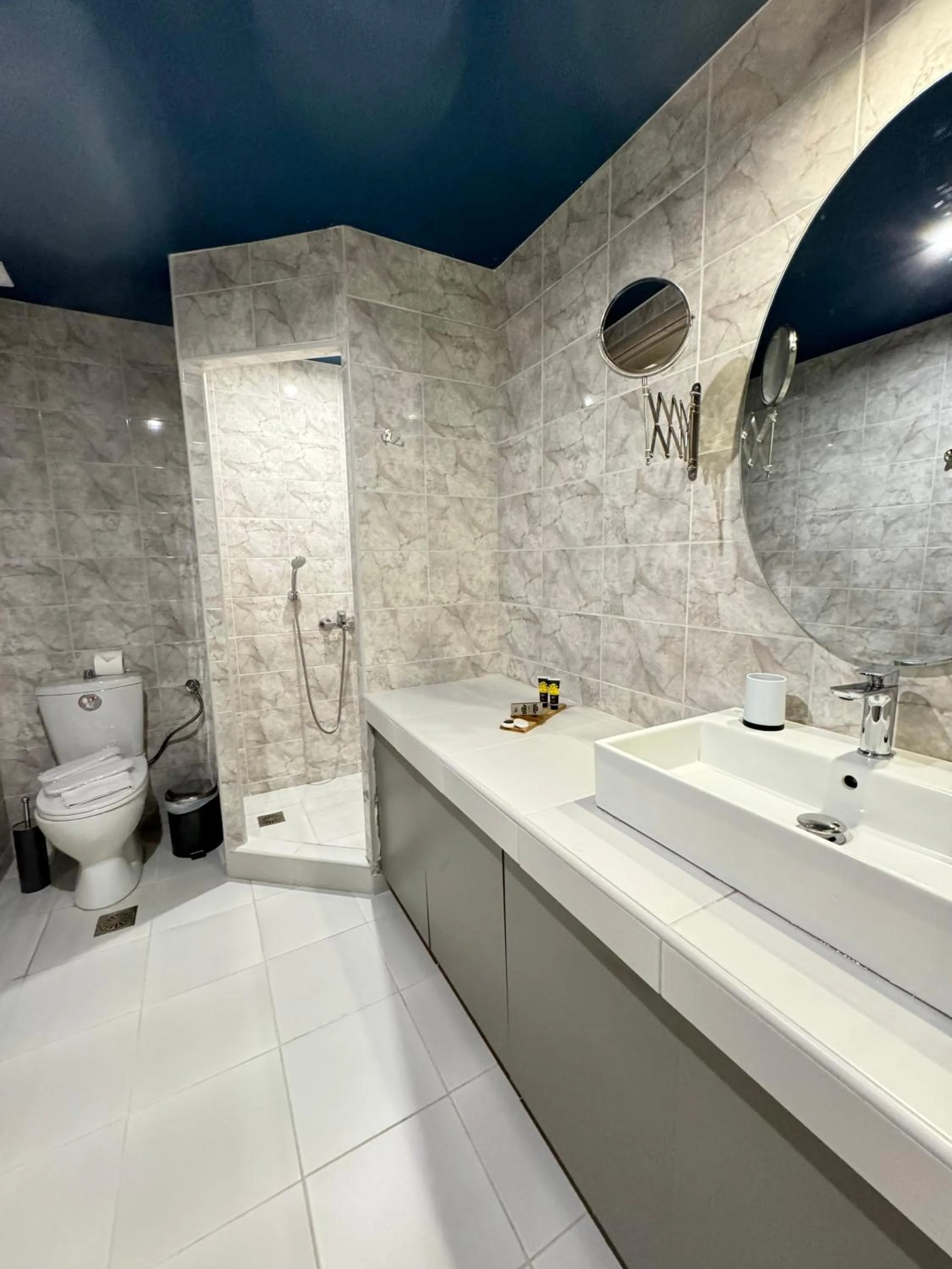 Bathroom in Lotus Center