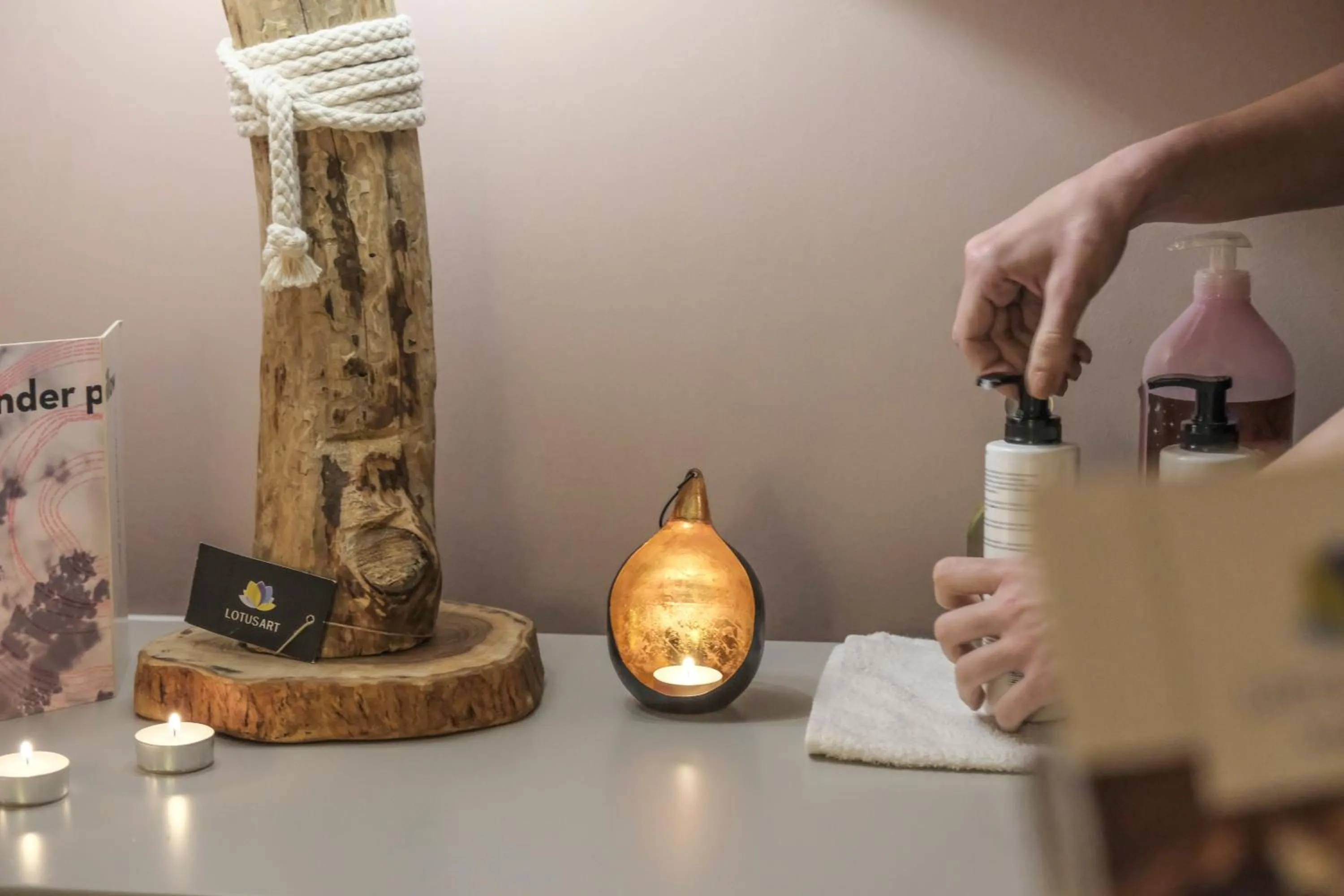 Massage in Lotus Center