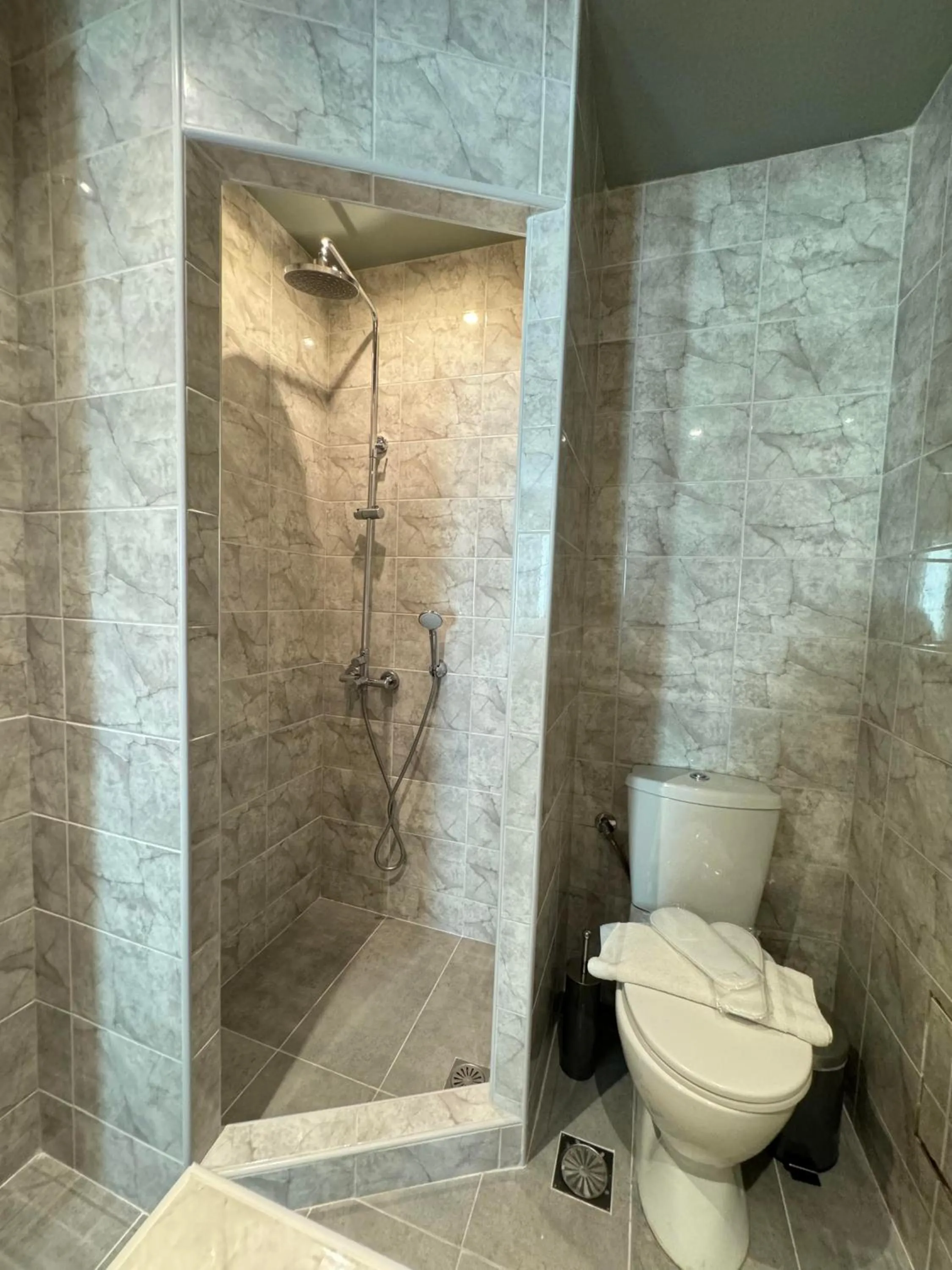 Bathroom in Lotus Center