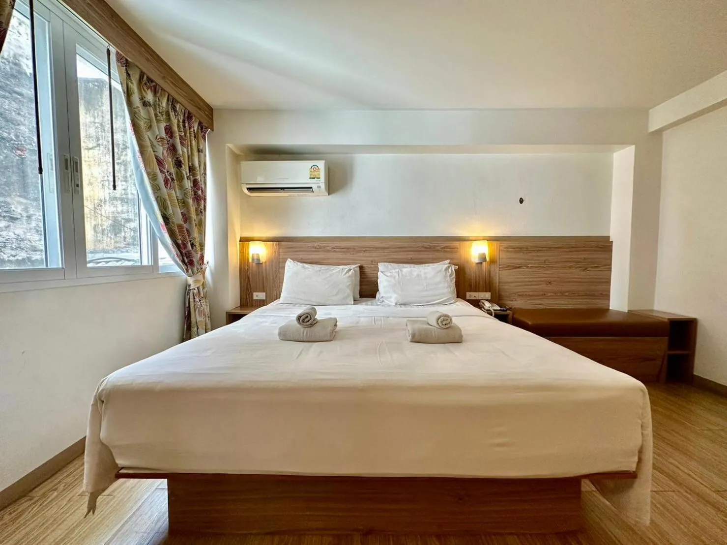 Photo of the whole room, Bed in Dinsomon Hotel