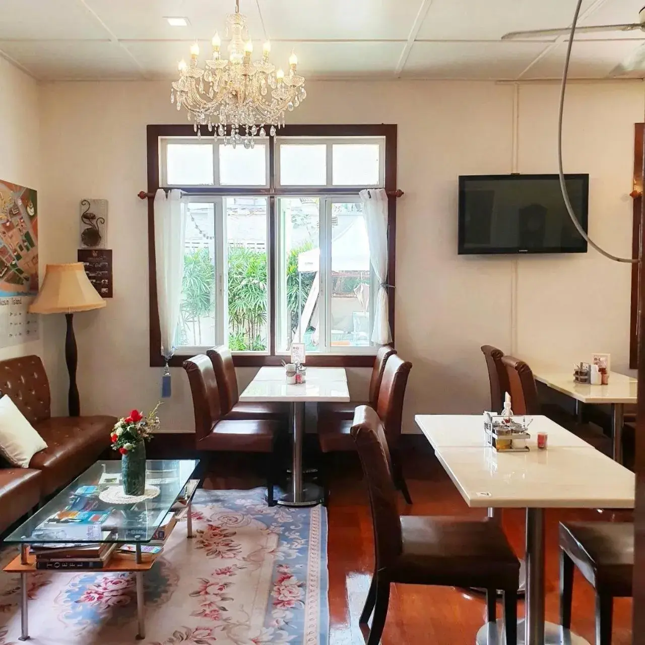 Restaurant/places to eat in Dinsomon Hotel Restaurant/places to eat in Dinsomon Hotel