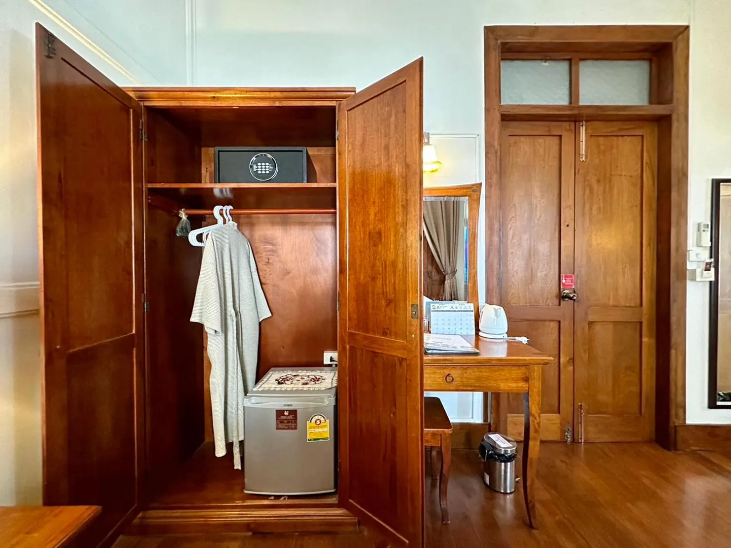 Photo of the whole room, Bed in Dinsomon Hotel