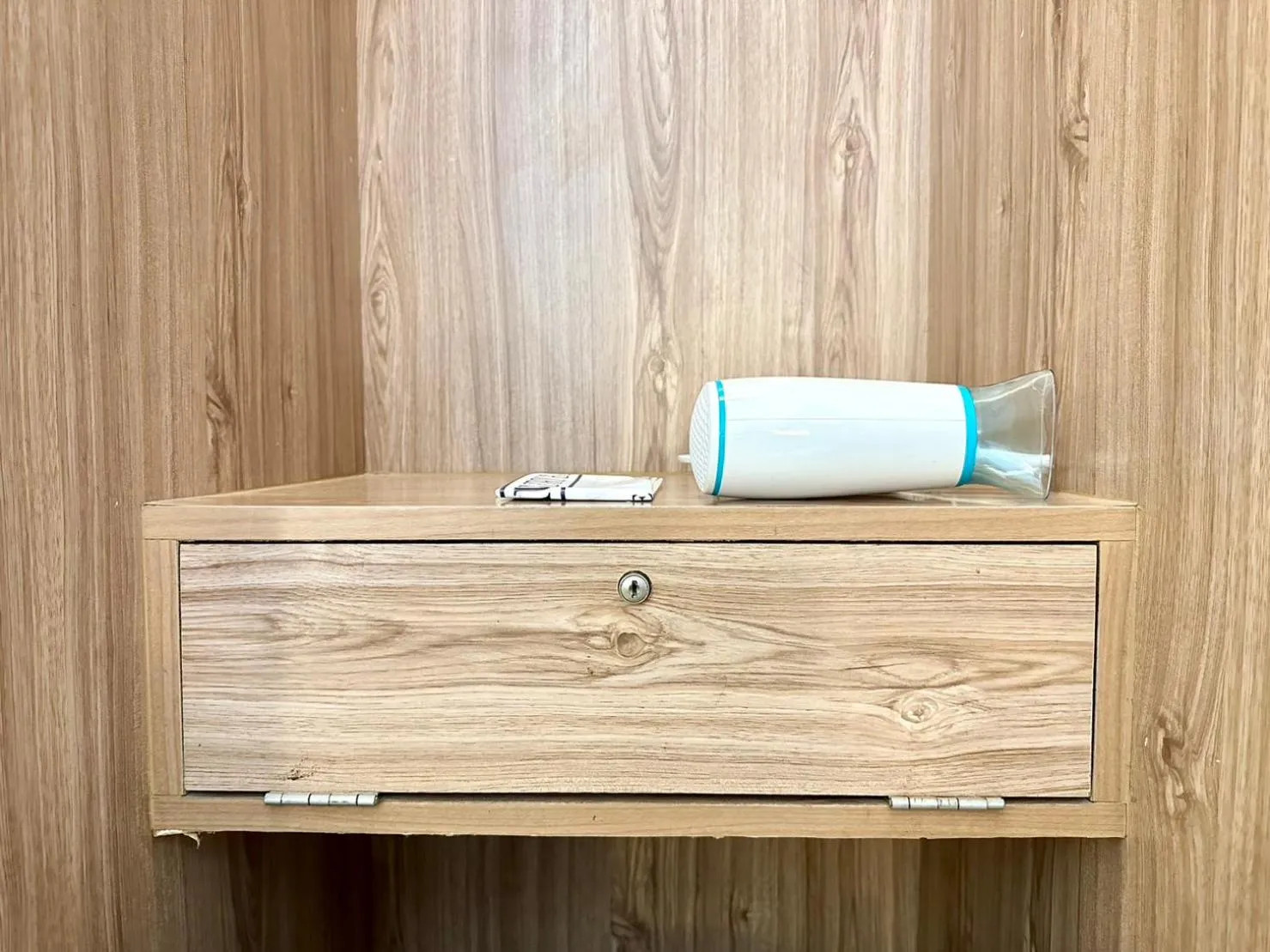 locker in Dinsomon Hotel