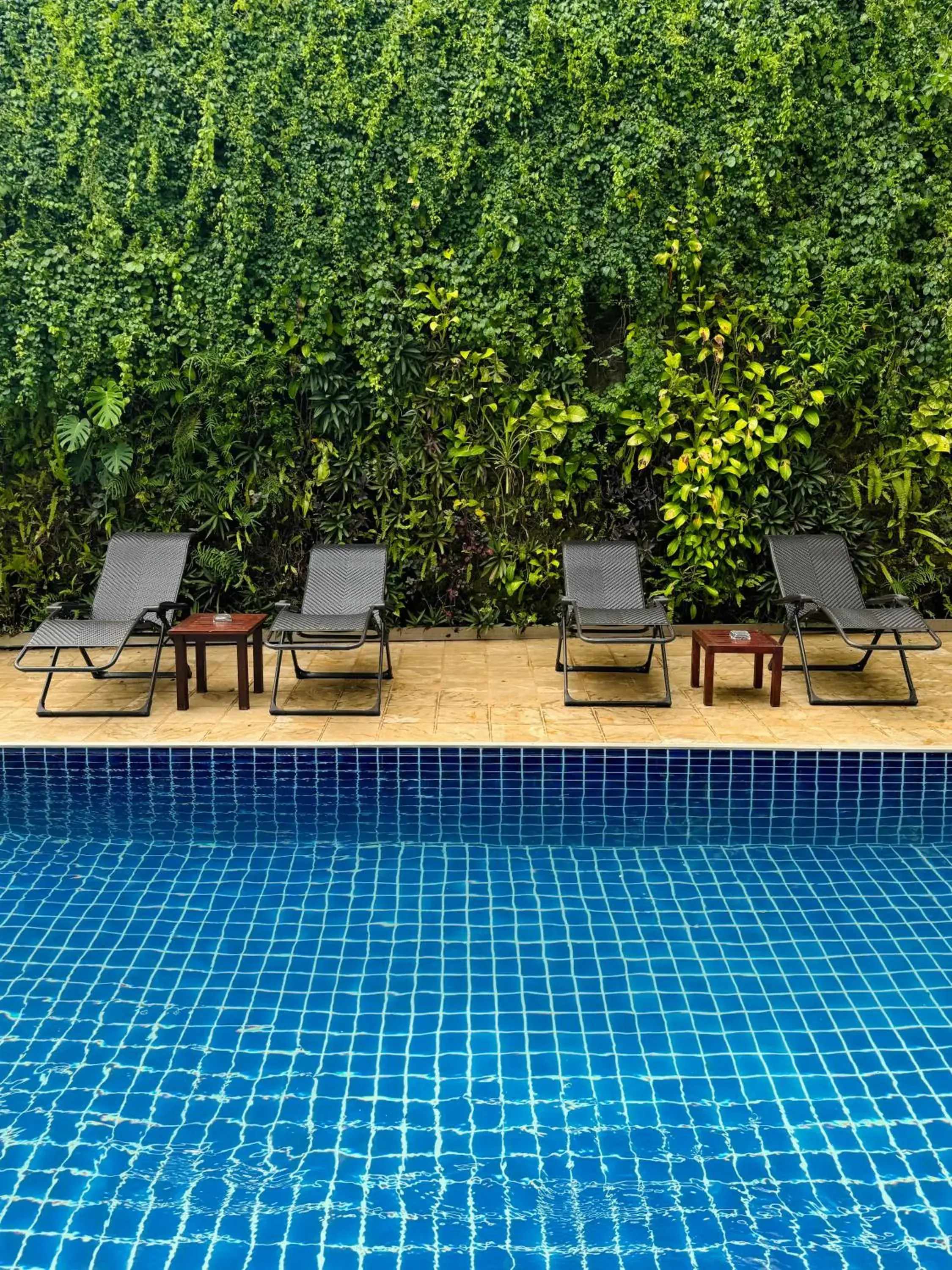 Swimming pool in Dinsomon Hotel Swimming pool in Dinsomon Hotel