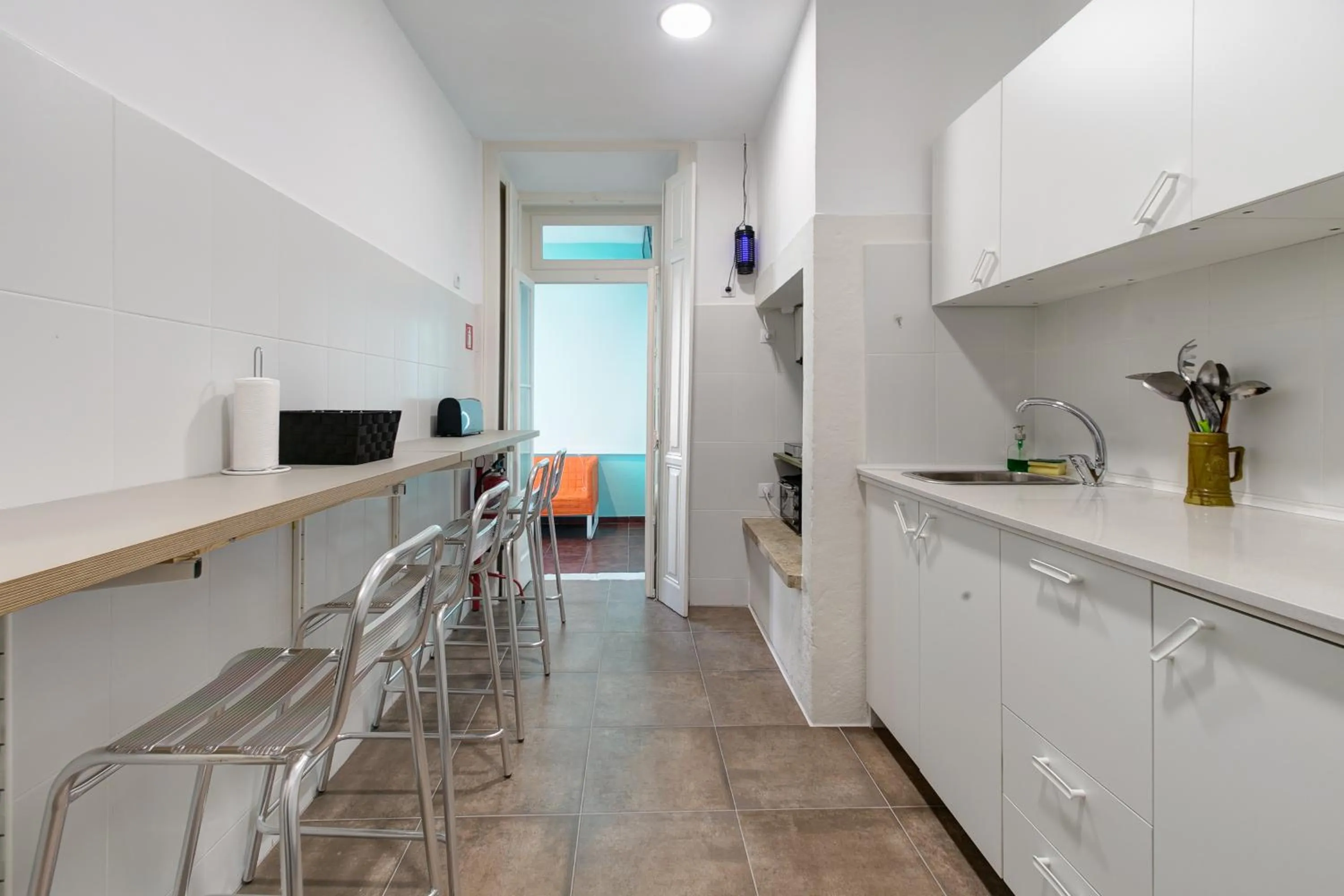 Communal kitchen in Hostel Seven Hills