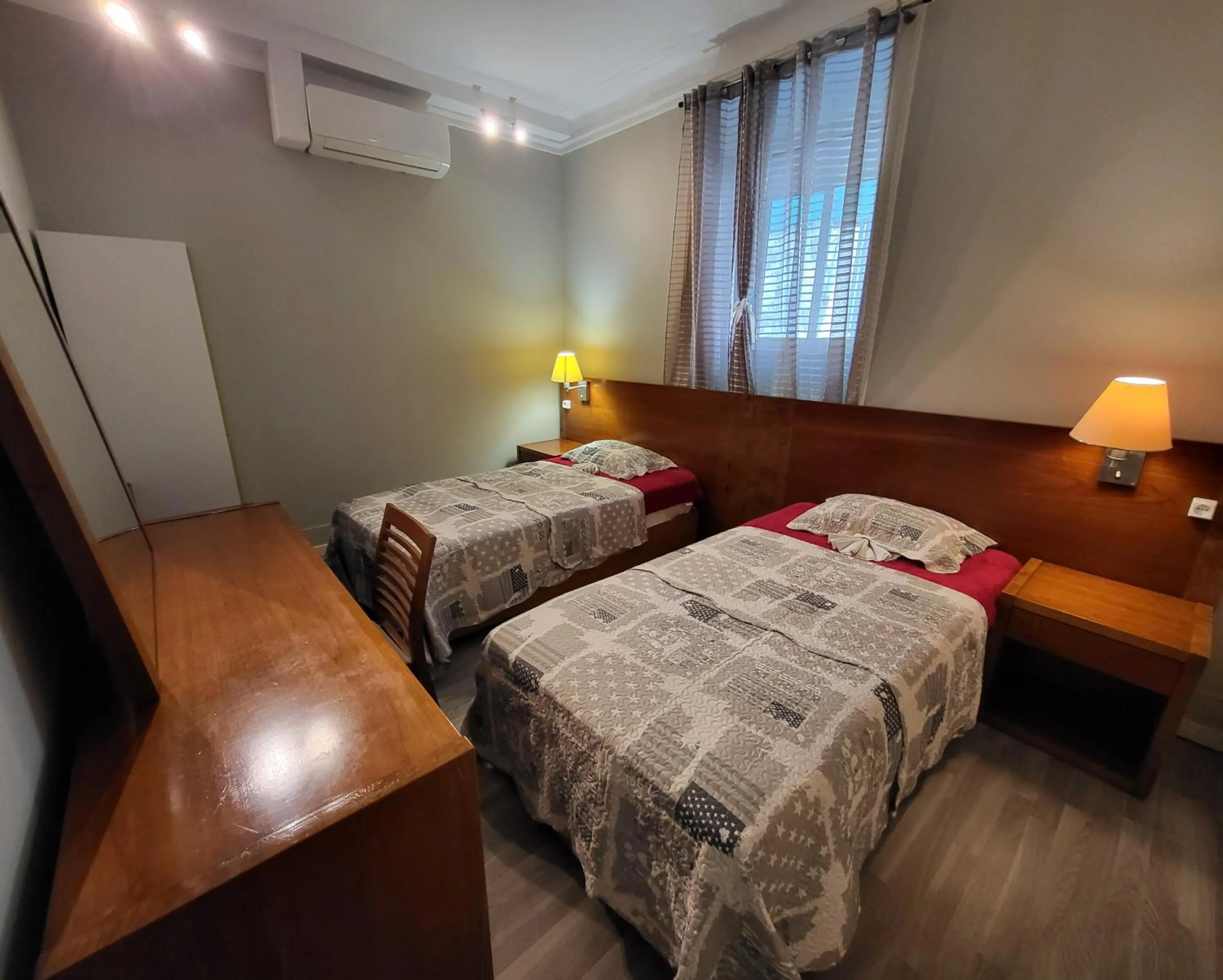 Bedroom, Bed in Hostel Seven Hills