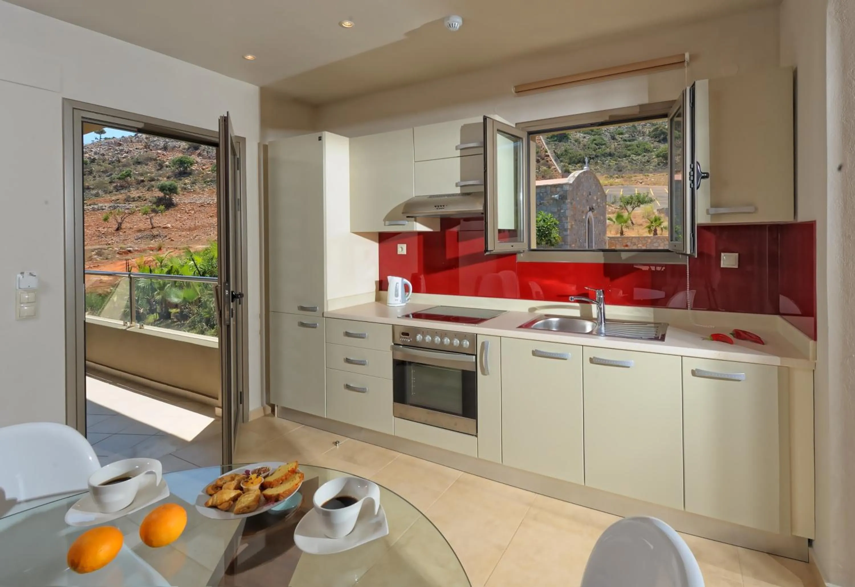 Kitchen or kitchenette, Kitchen/Kitchenette in Royal Heights Resort Villas & Spa