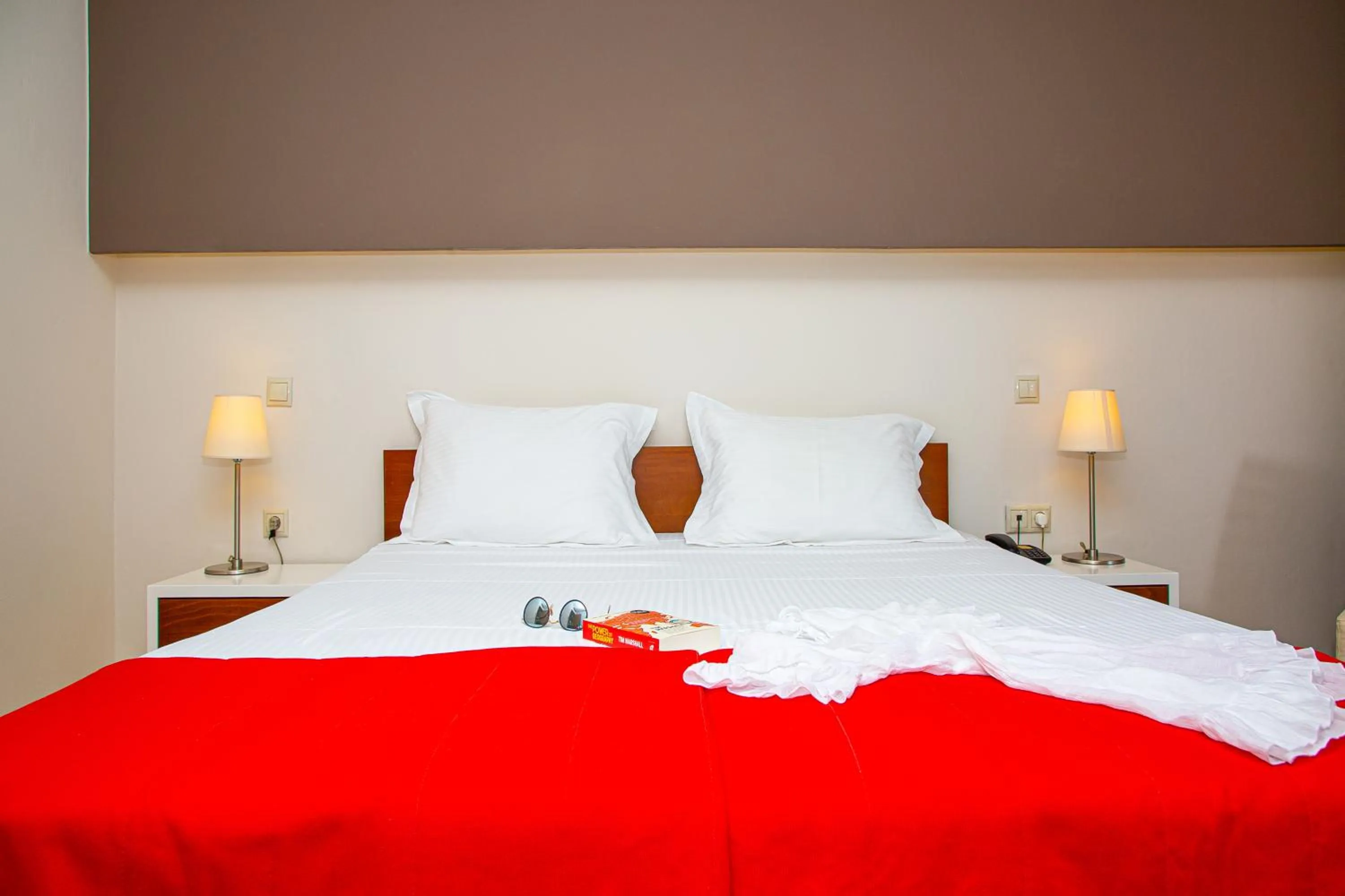 Bed in Royal Heights Resort Villas & Spa