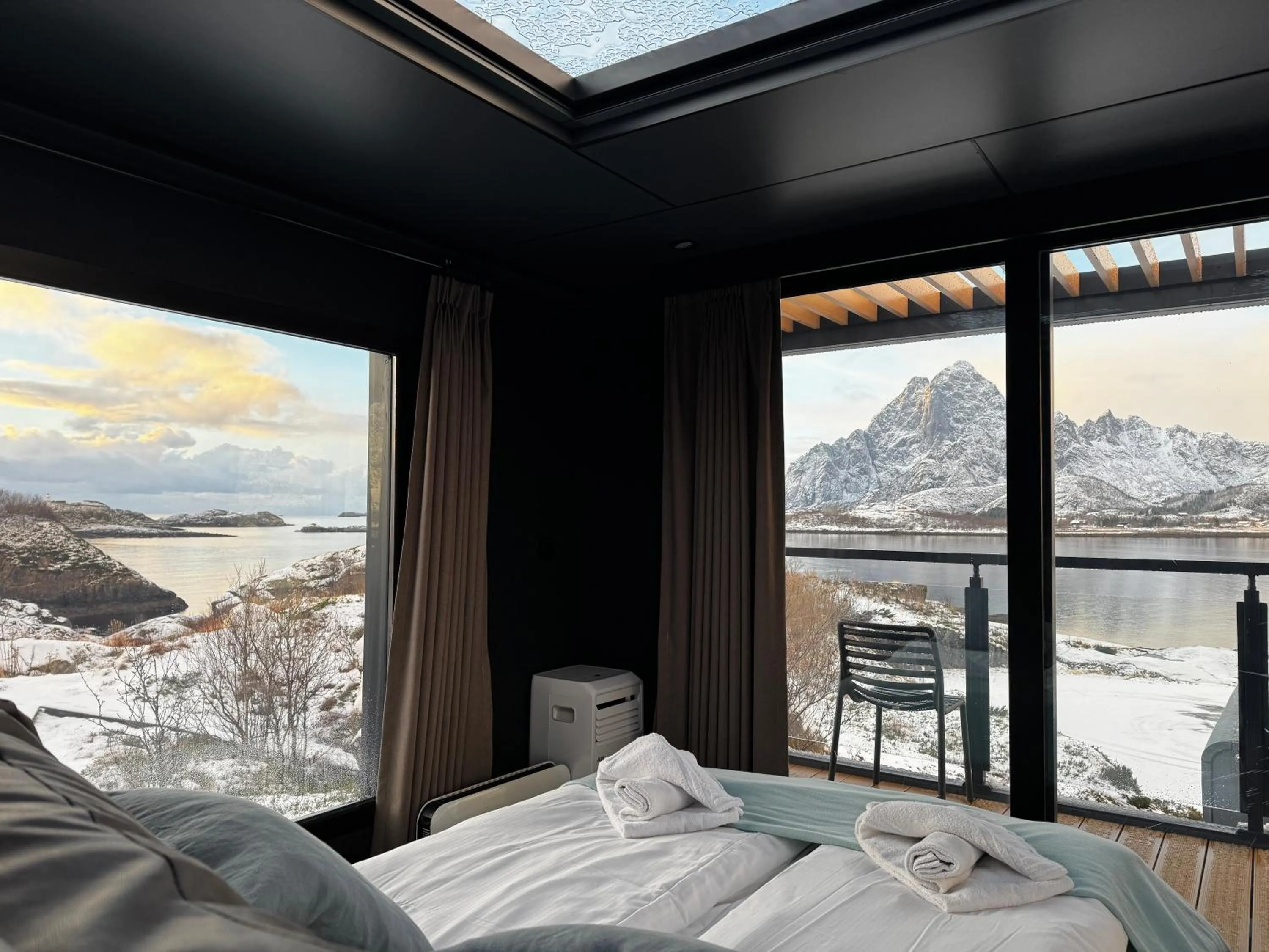 Bed in Skårungen - Hotel, Cabins and Camping