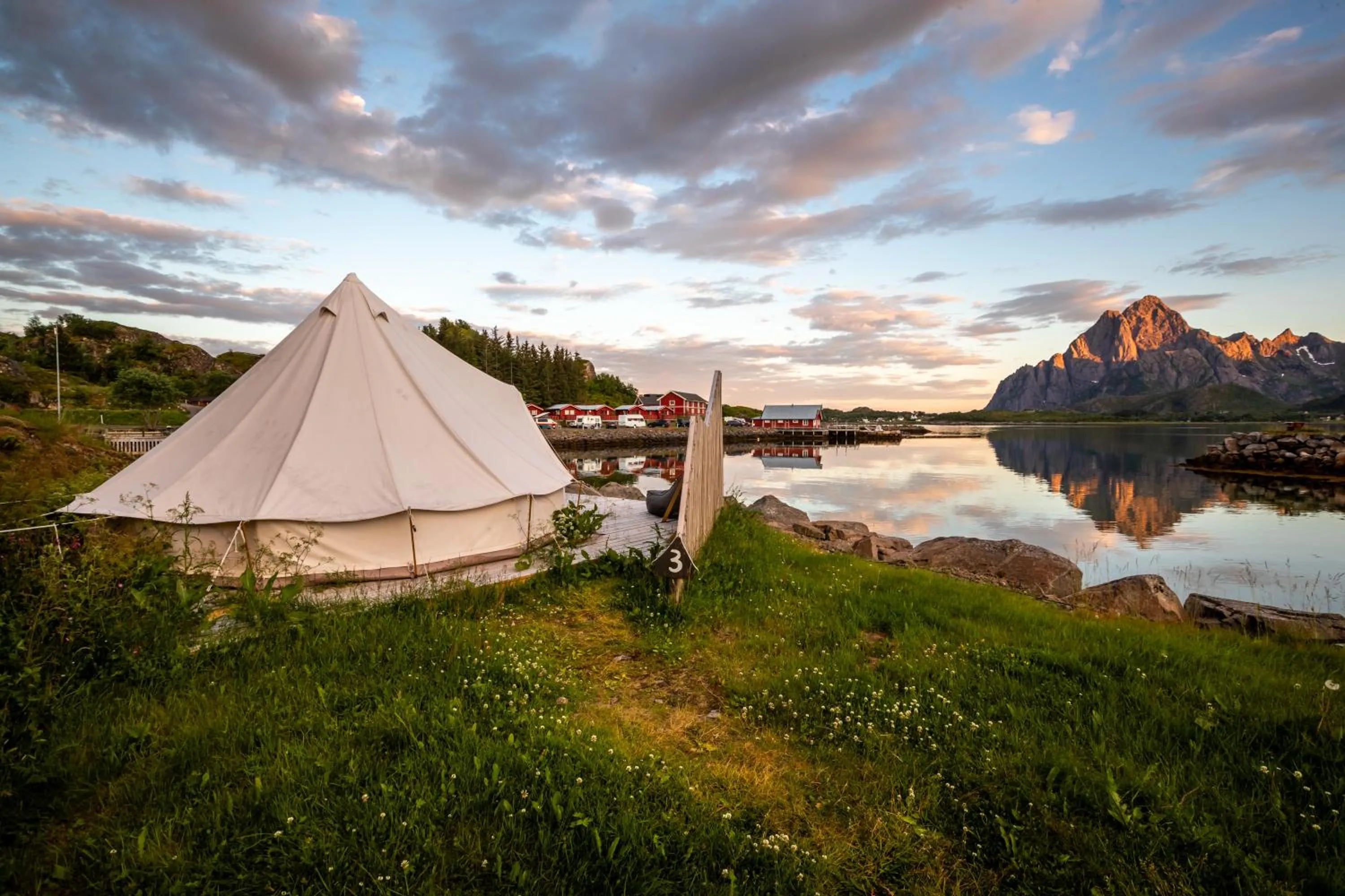 Day in Skårungen - Hotel, Cabins and Camping