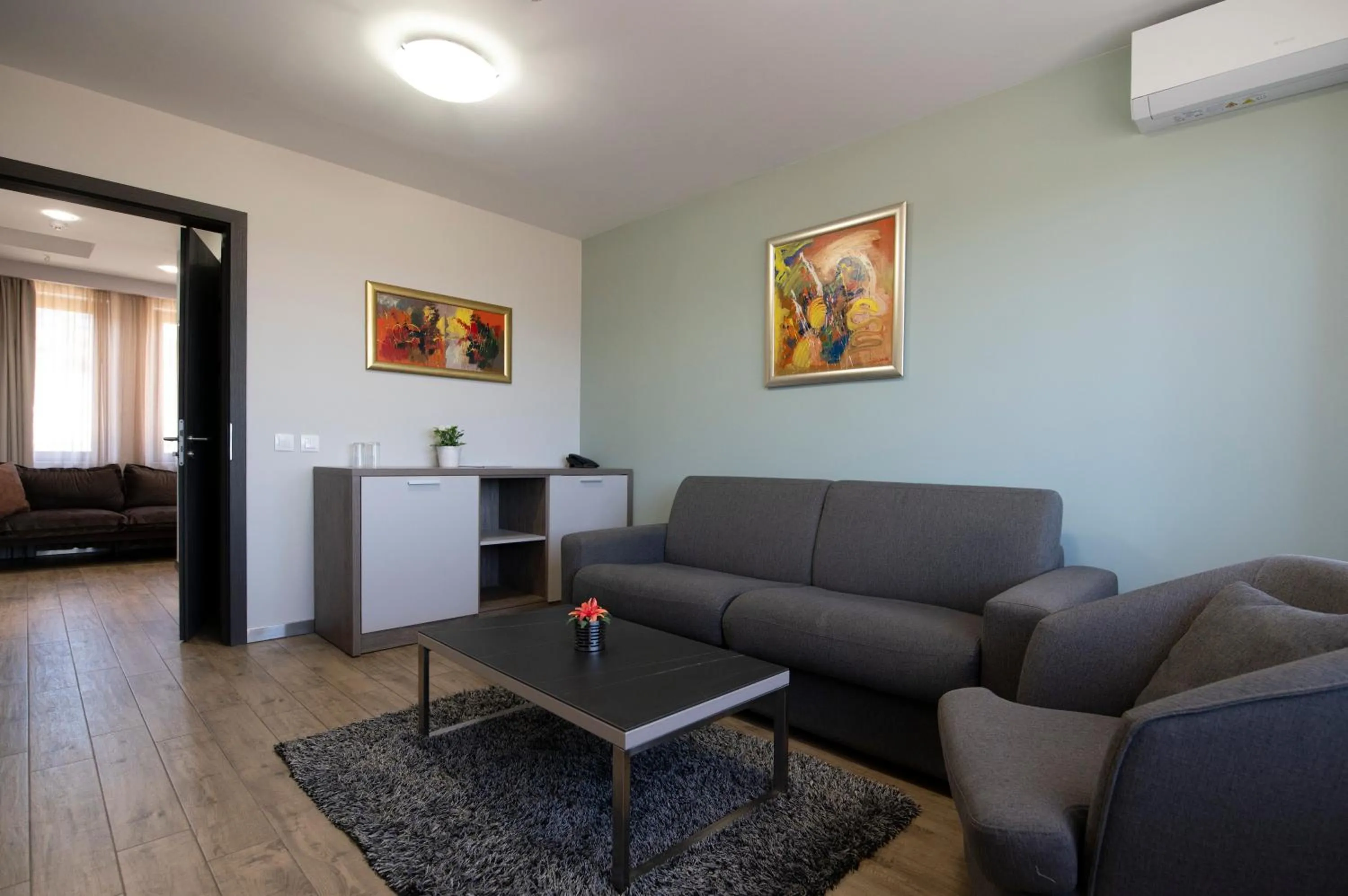 La Casa Hotel