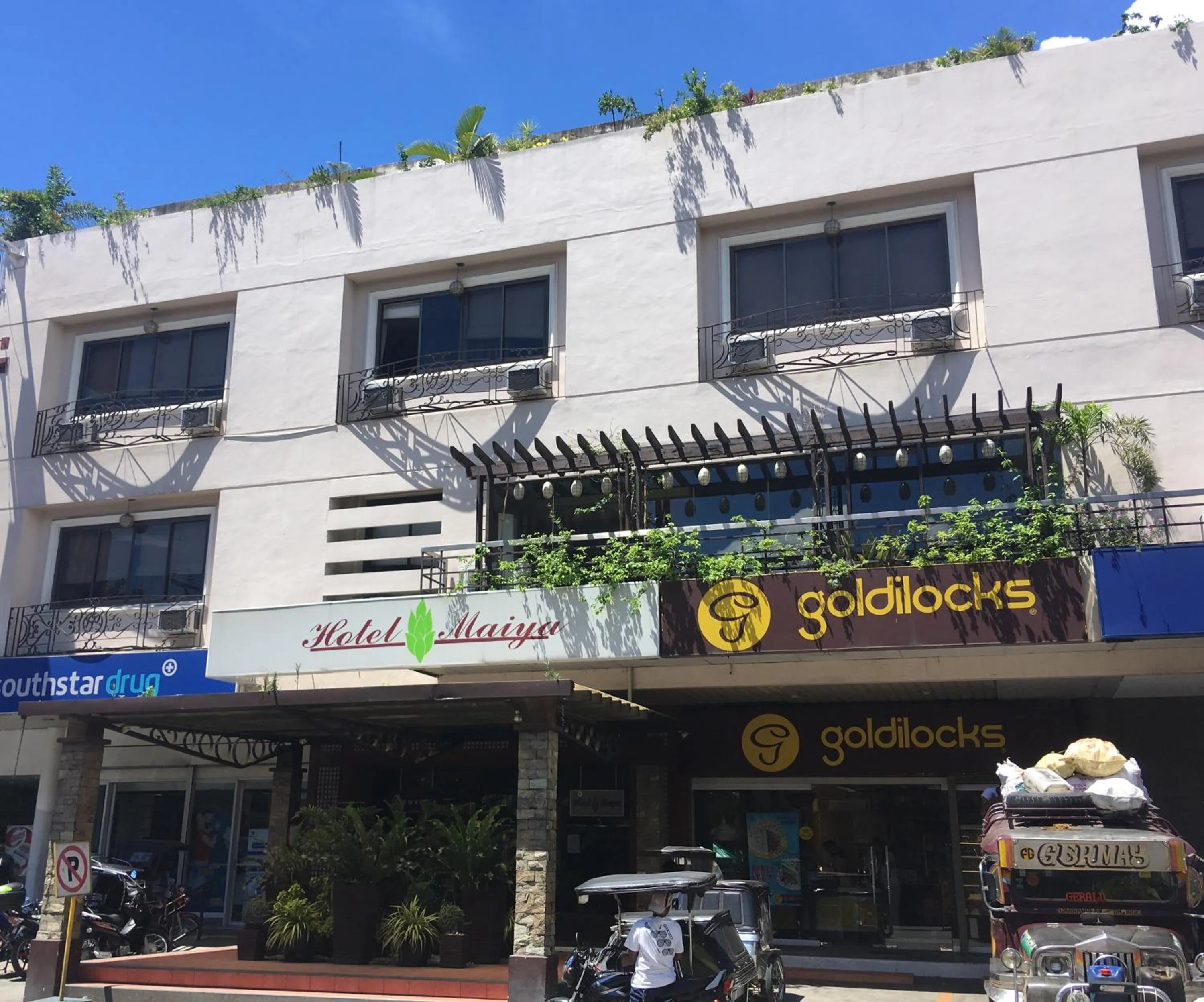 Facade/entrance in Hotel Maiya