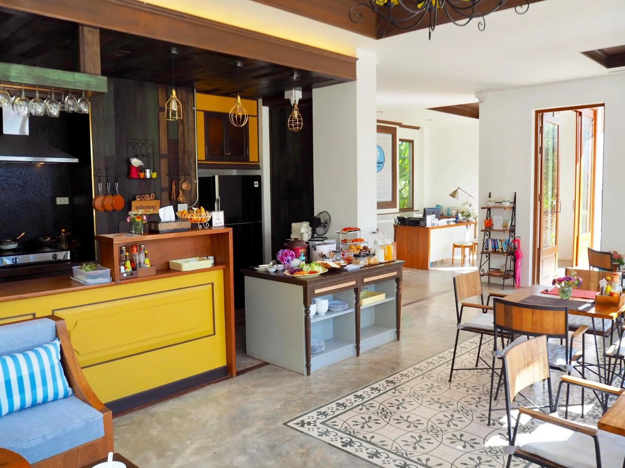 Restaurant/places to eat in Pai Cherkaew Boutique House