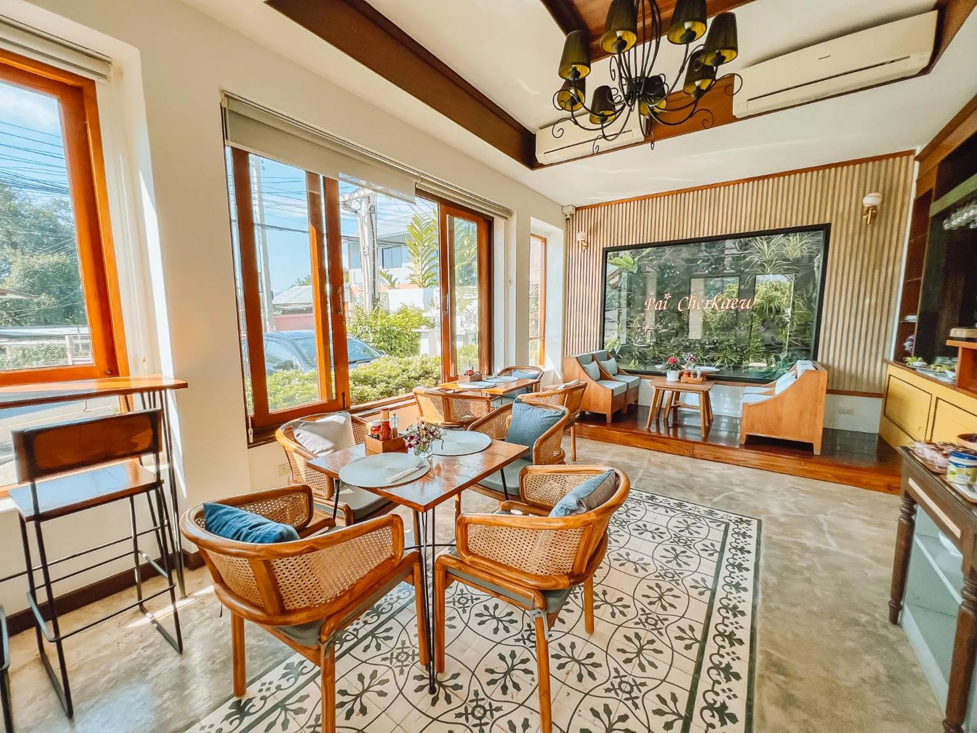 Restaurant/places to eat in Pai Cherkaew Boutique House