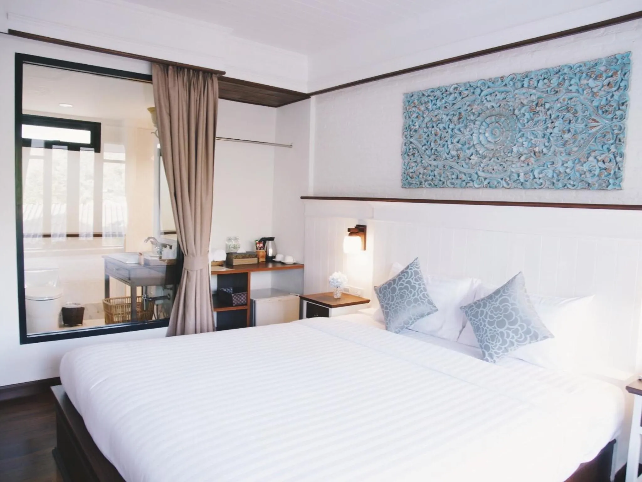 Photo of the whole room, Bed in Pai Cherkaew Boutique House