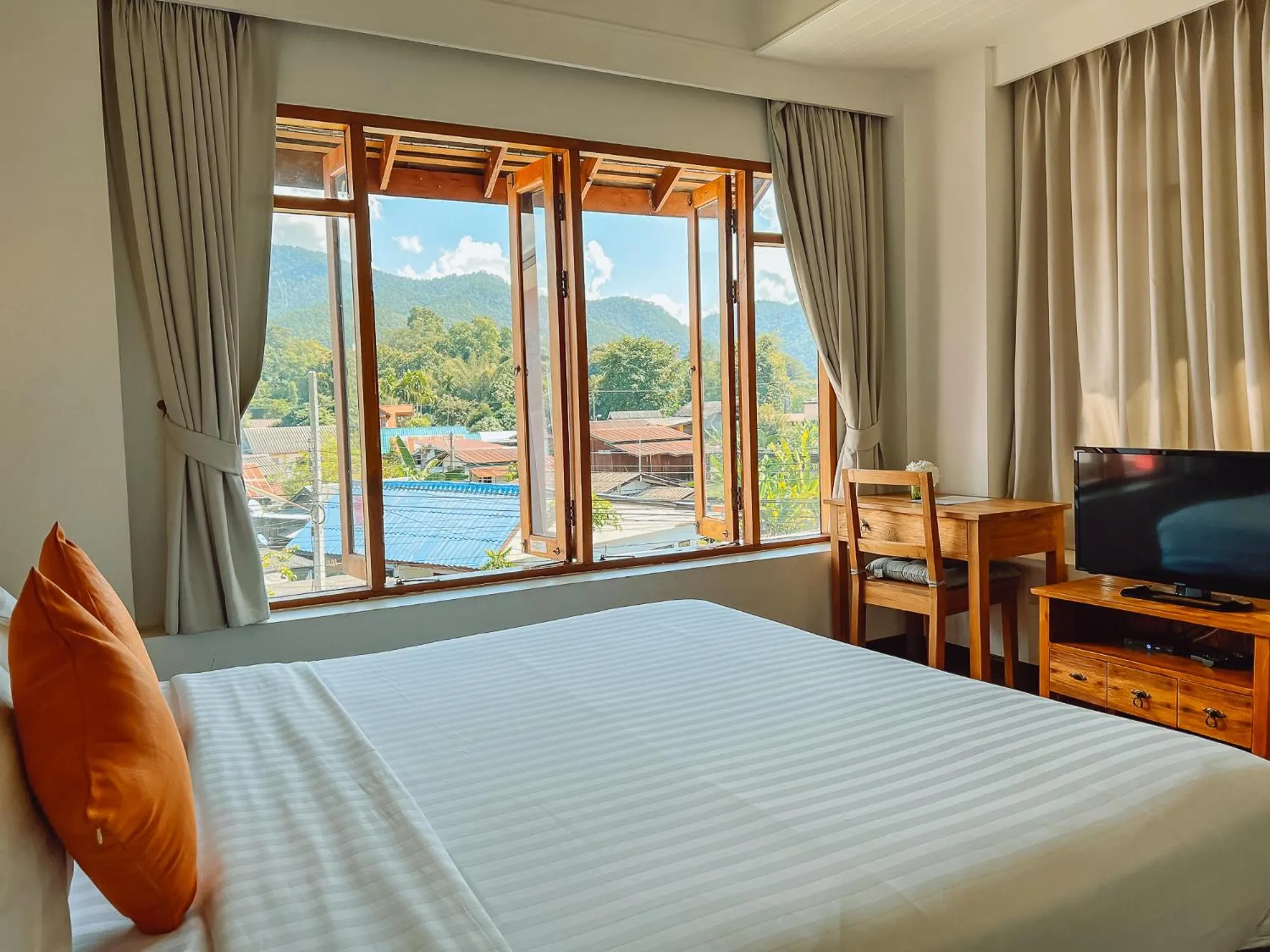 TV and multimedia, Bed in Pai Cherkaew Boutique House