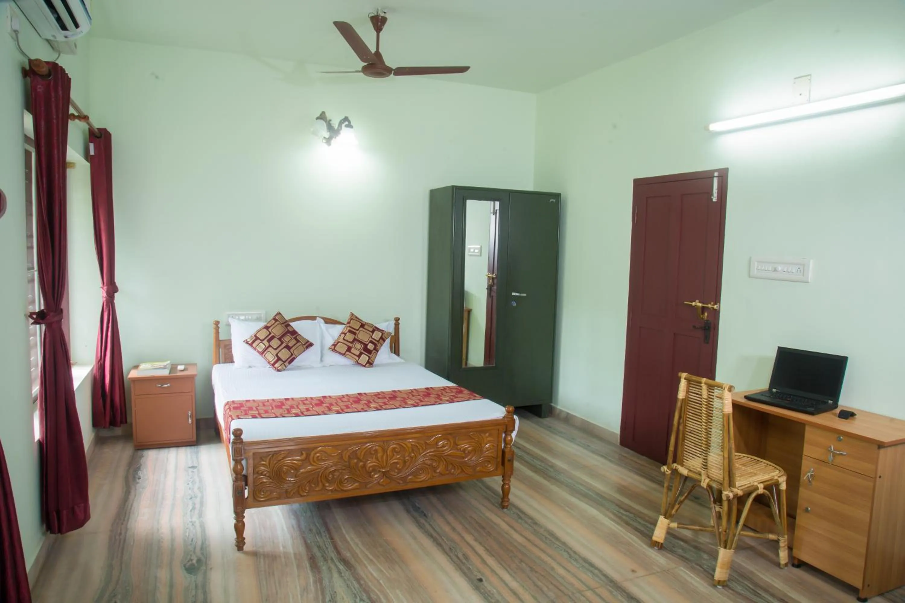 View (from property/room), Bed in Lake County Heritage Home