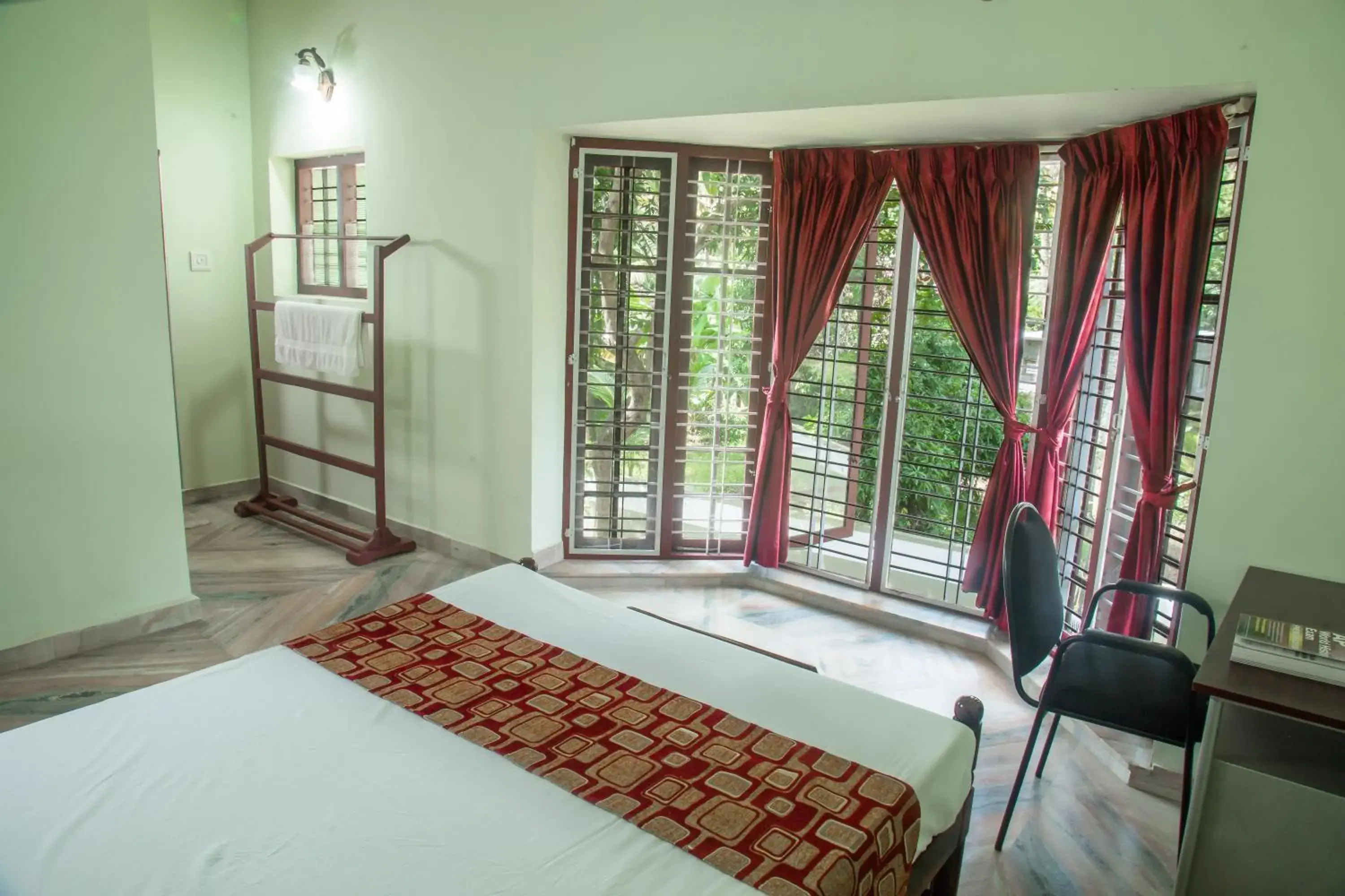 Deluxe Double Room in Lake County Heritage Home Deluxe Double Room in Lake County Heritage Home