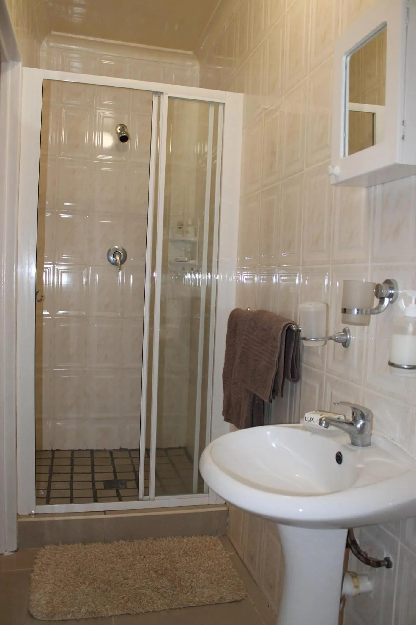 Shower in Quest Bed And Breakfast