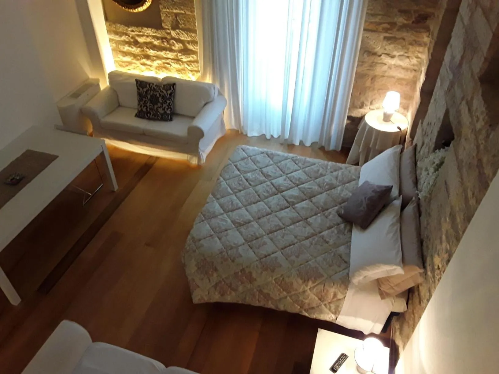 Photo of the whole room, Bed in Suite Assisi