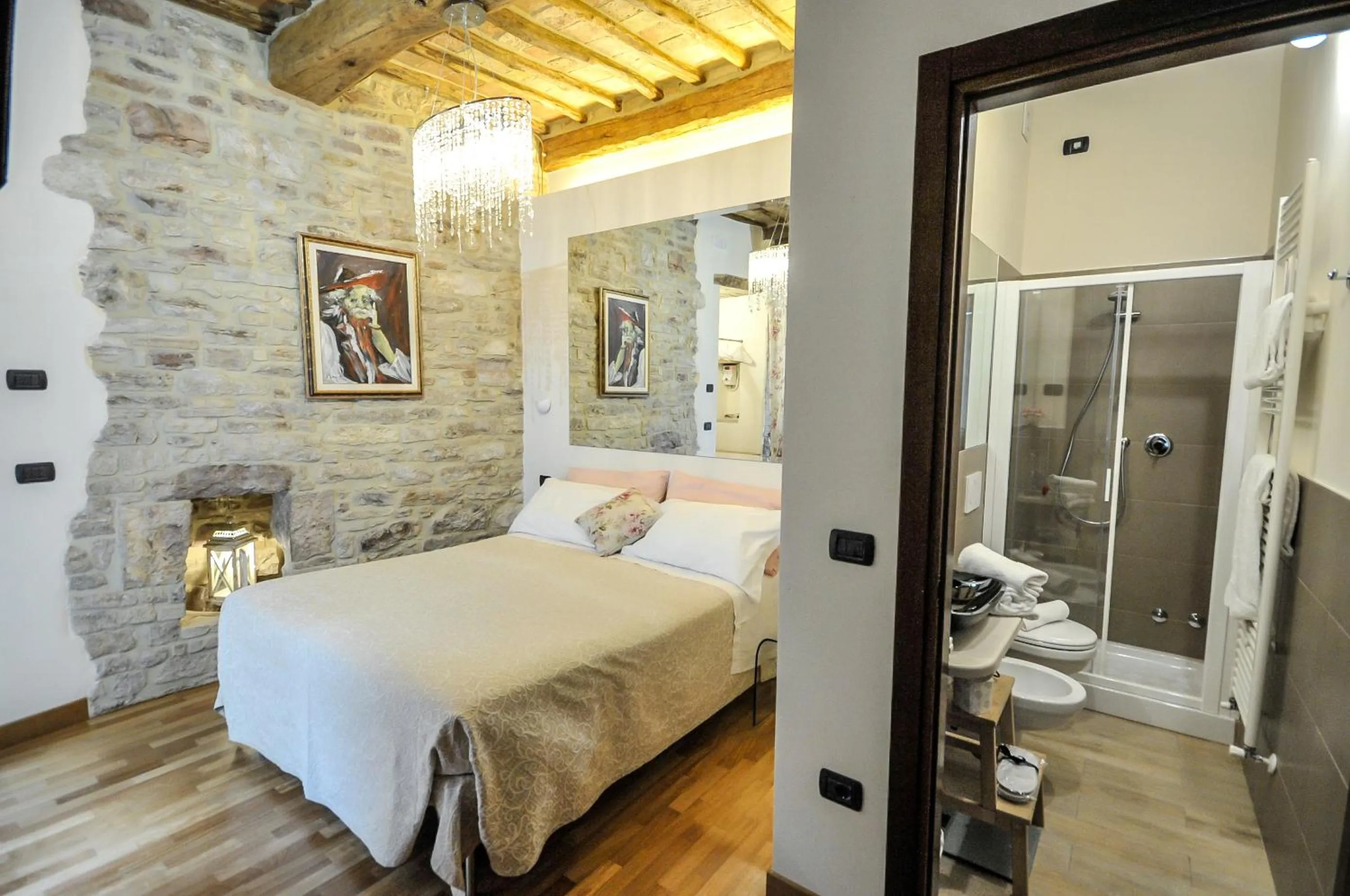 Photo of the whole room, Bed in Suite Assisi