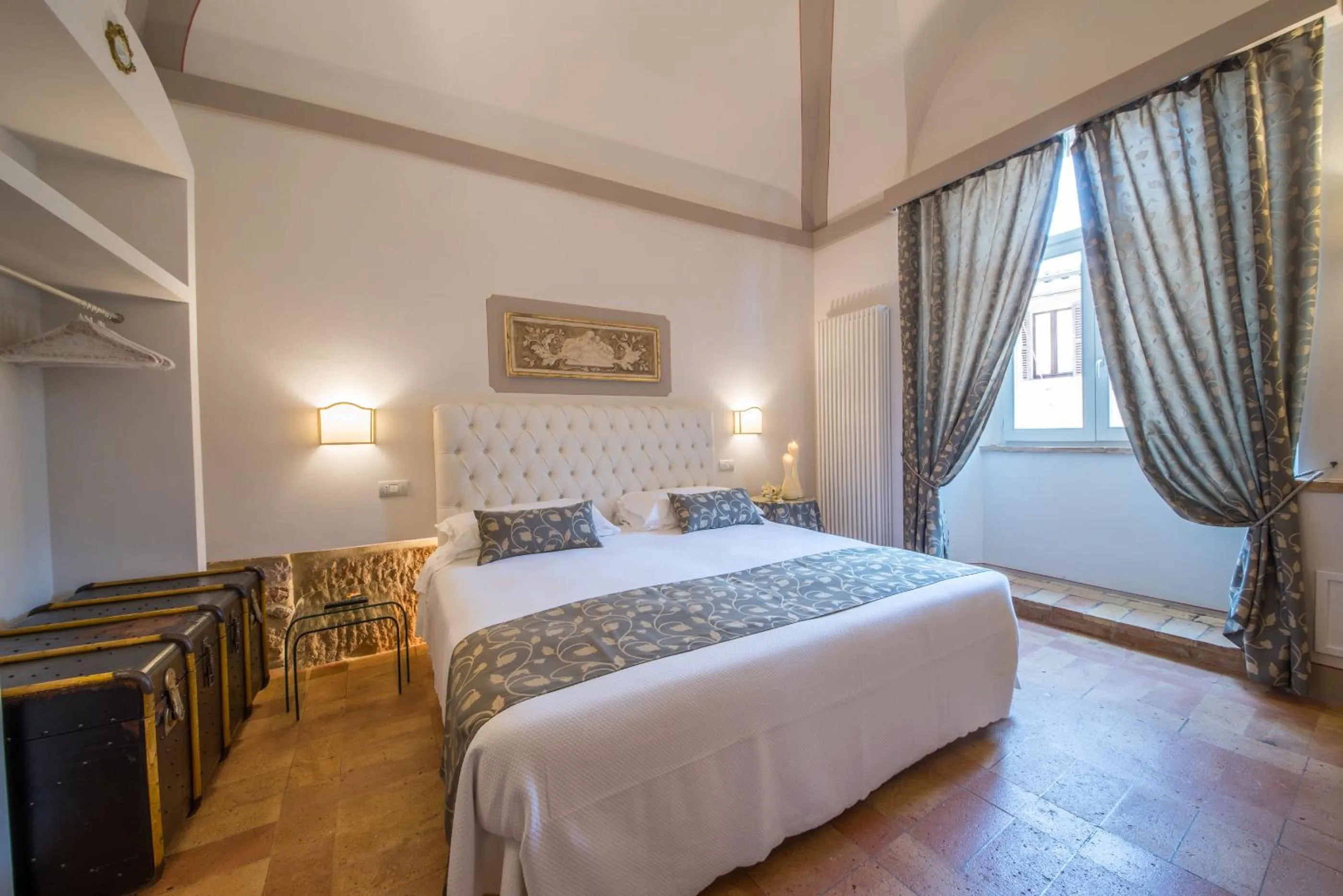 Photo of the whole room, Bed in Suite Assisi