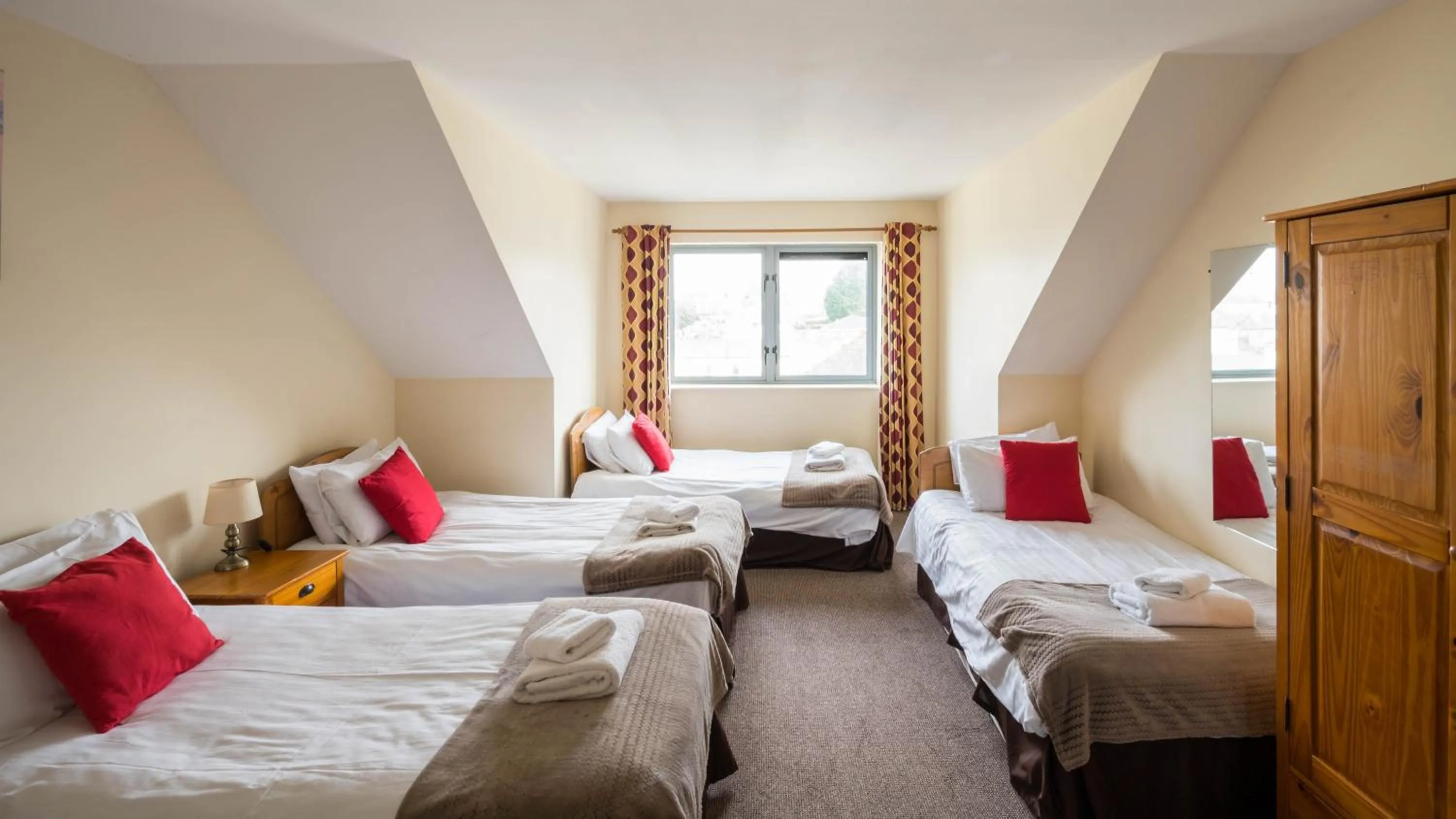 Bedroom, Bed in The Courtyard Apartments