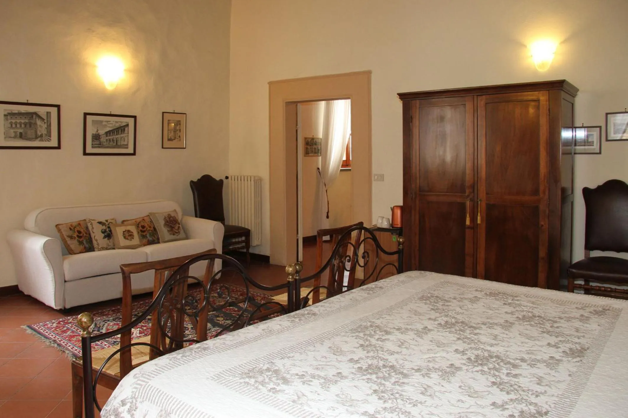 Photo of the whole room, Bed in B&B L'Agnolo Di Caroti Cinzia