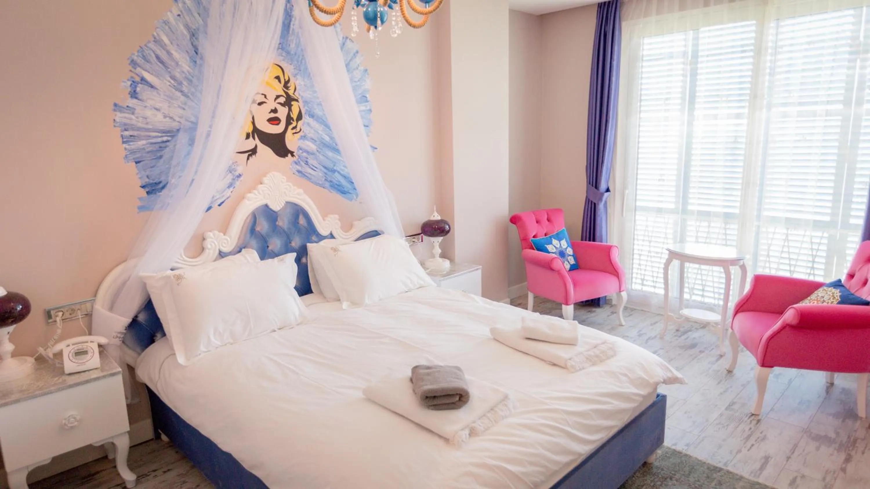 Photo of the whole room, Bed in Limnades Hotel İznik