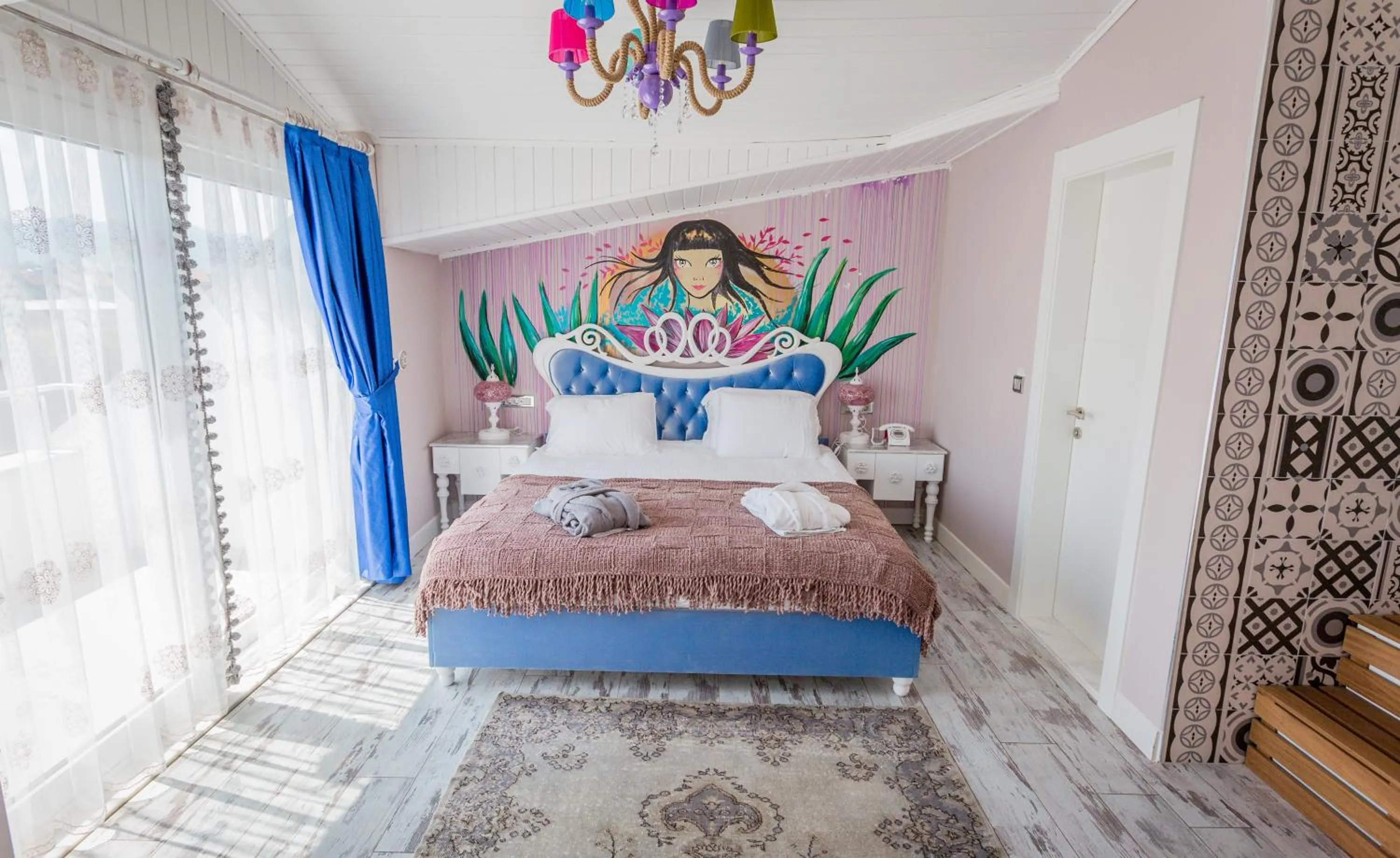 Living room, Bed in Limnades Hotel İznik