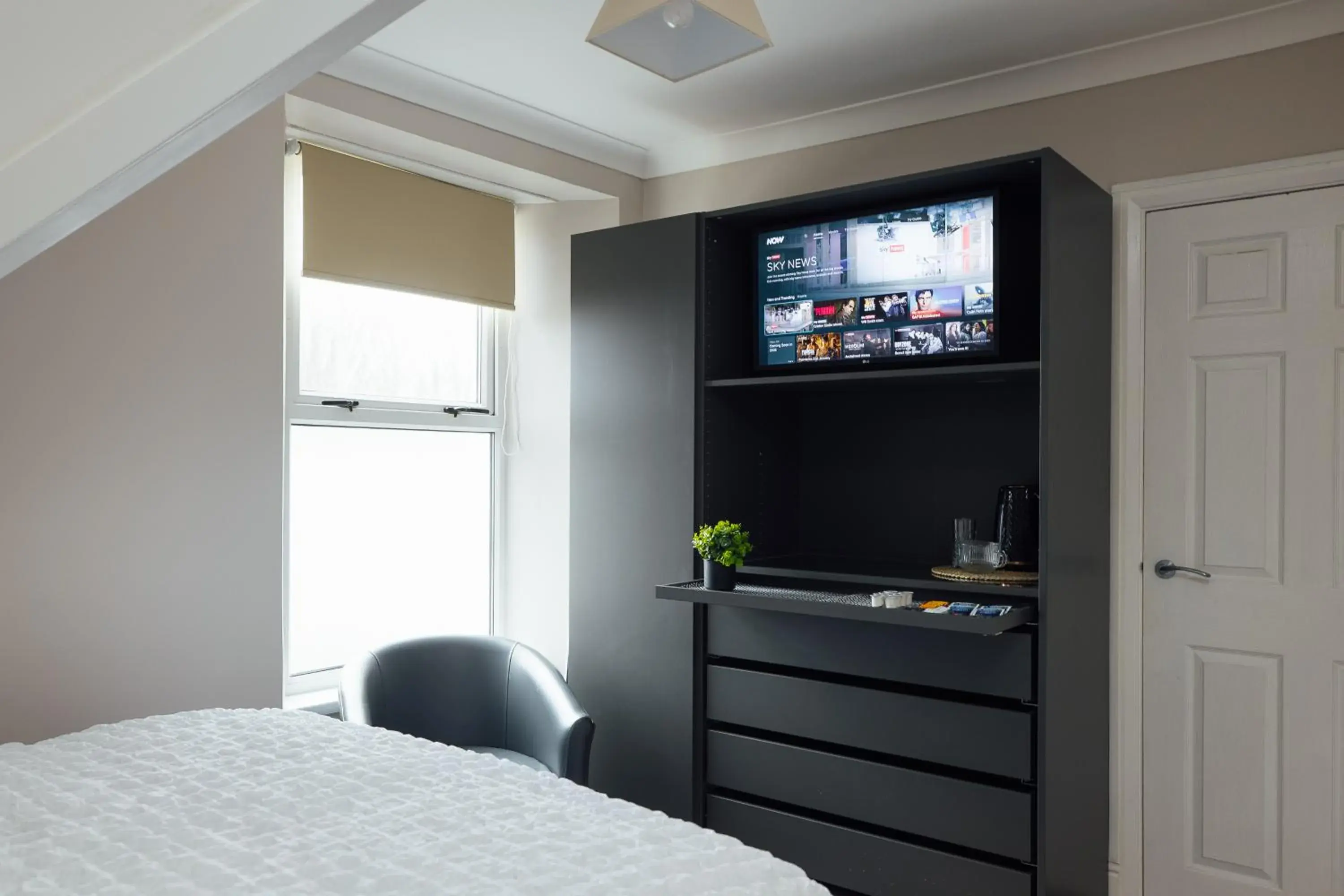 Single Room with Bathroom - single occupancy in The Dolphin Hotel & Restaurant Single Room with Bathroom - single occupancy in The Dolphin Hotel & Restaurant