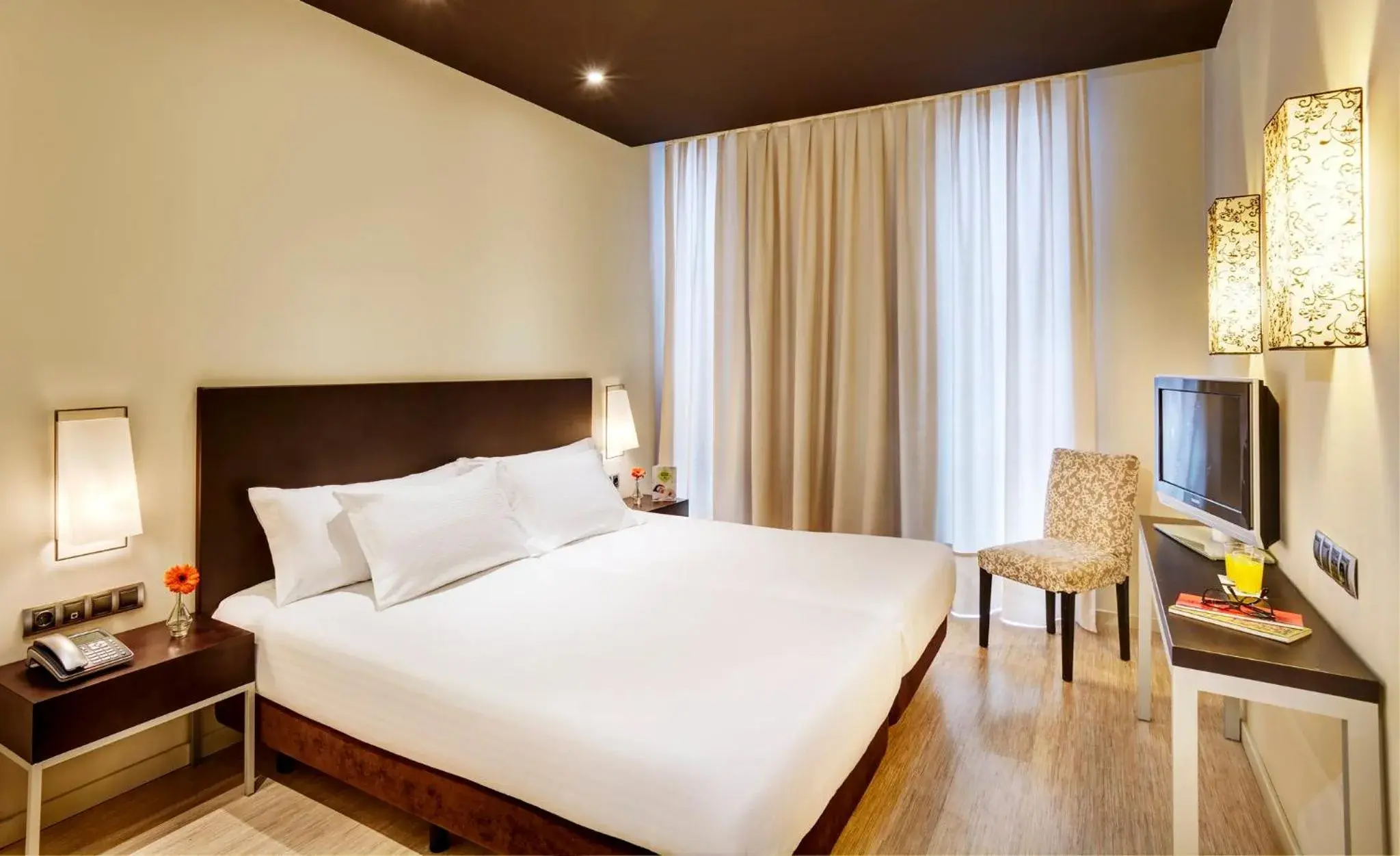 Photo of the whole room, Bed in Sercotel Boulevard Vitoria-Gasteiz Photo of the whole room, Bed in Sercotel Boulevard Vitoria-Gasteiz