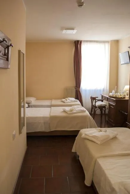 Photo of the whole room, Bed in Hotel Italia
