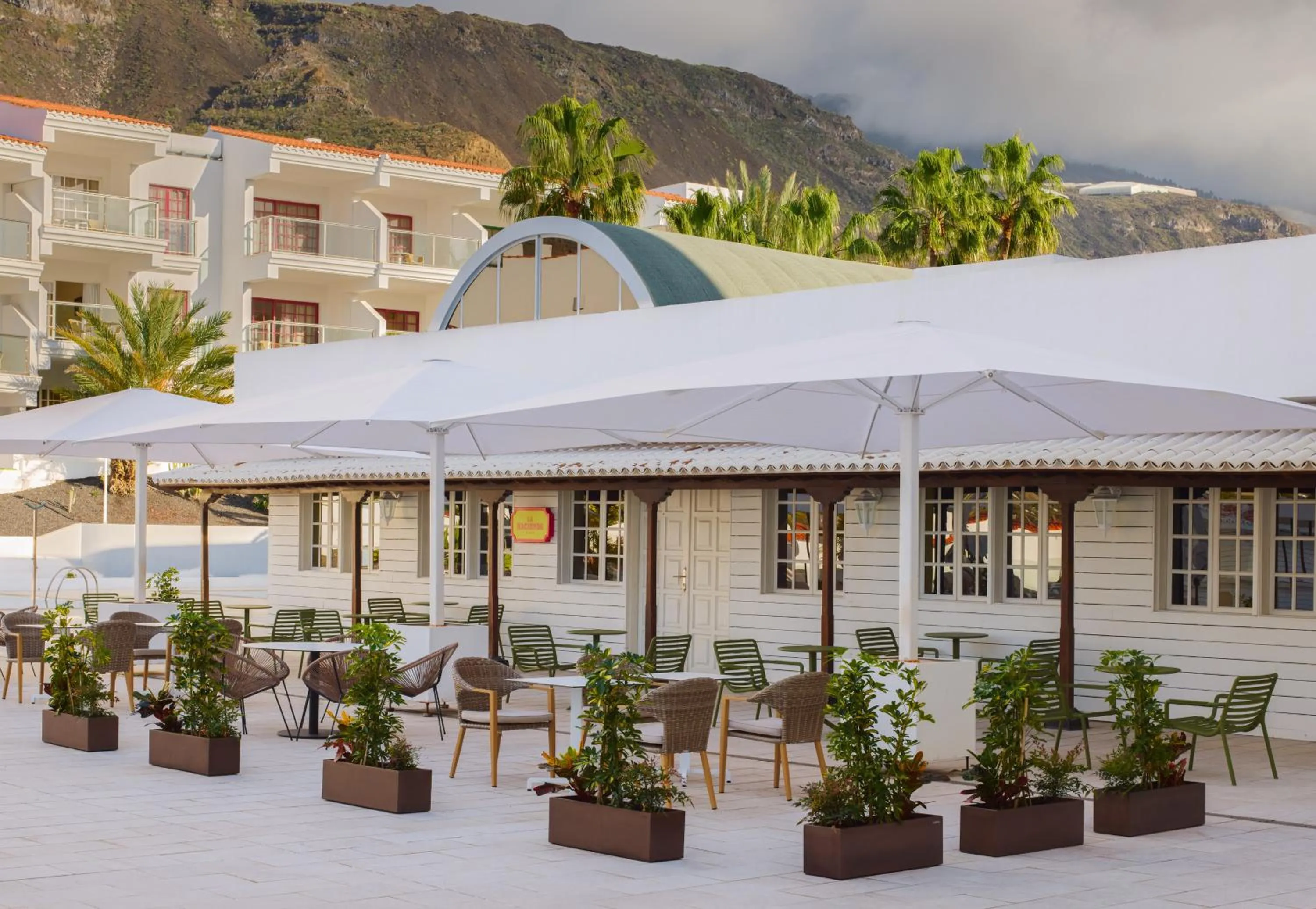 Restaurant/places to eat in Meliá La Palma