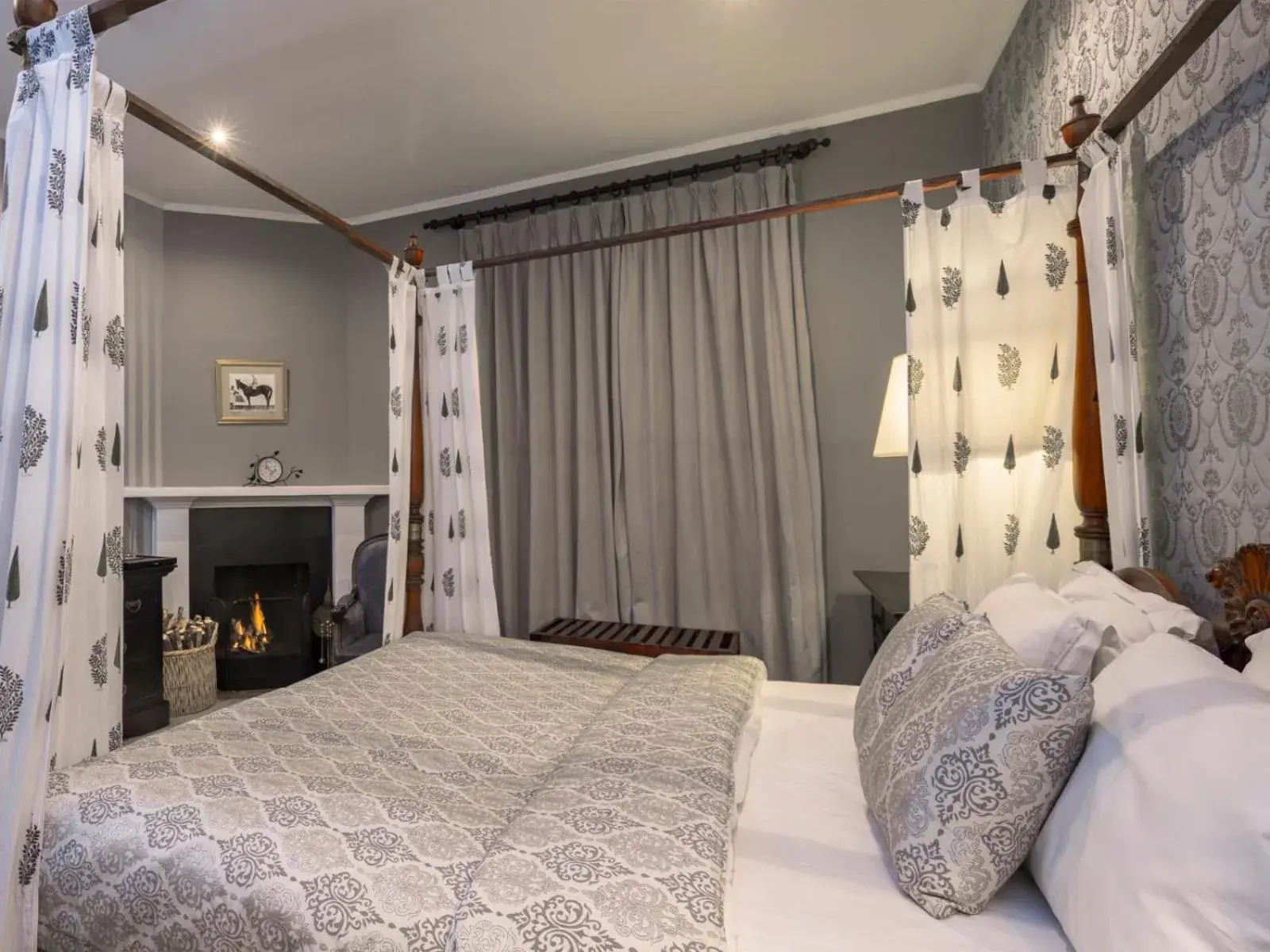 Deluxe King Suite in Hill Rise Luxury Villa & Stables by Edwards Collection - Nuwara Eliya Deluxe King Suite in Hill Rise Luxury Villa & Stables by Edwards Collection - Nuwara Eliya