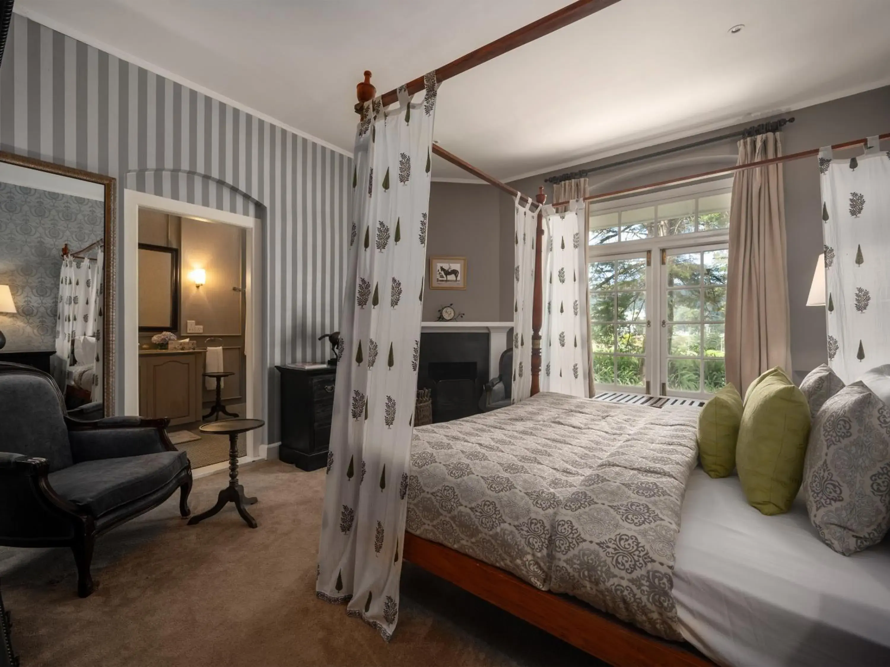 Deluxe King Suite in Hill Rise Luxury Villa & Stables by Edwards Collection - Nuwara Eliya Deluxe King Suite in Hill Rise Luxury Villa & Stables by Edwards Collection - Nuwara Eliya