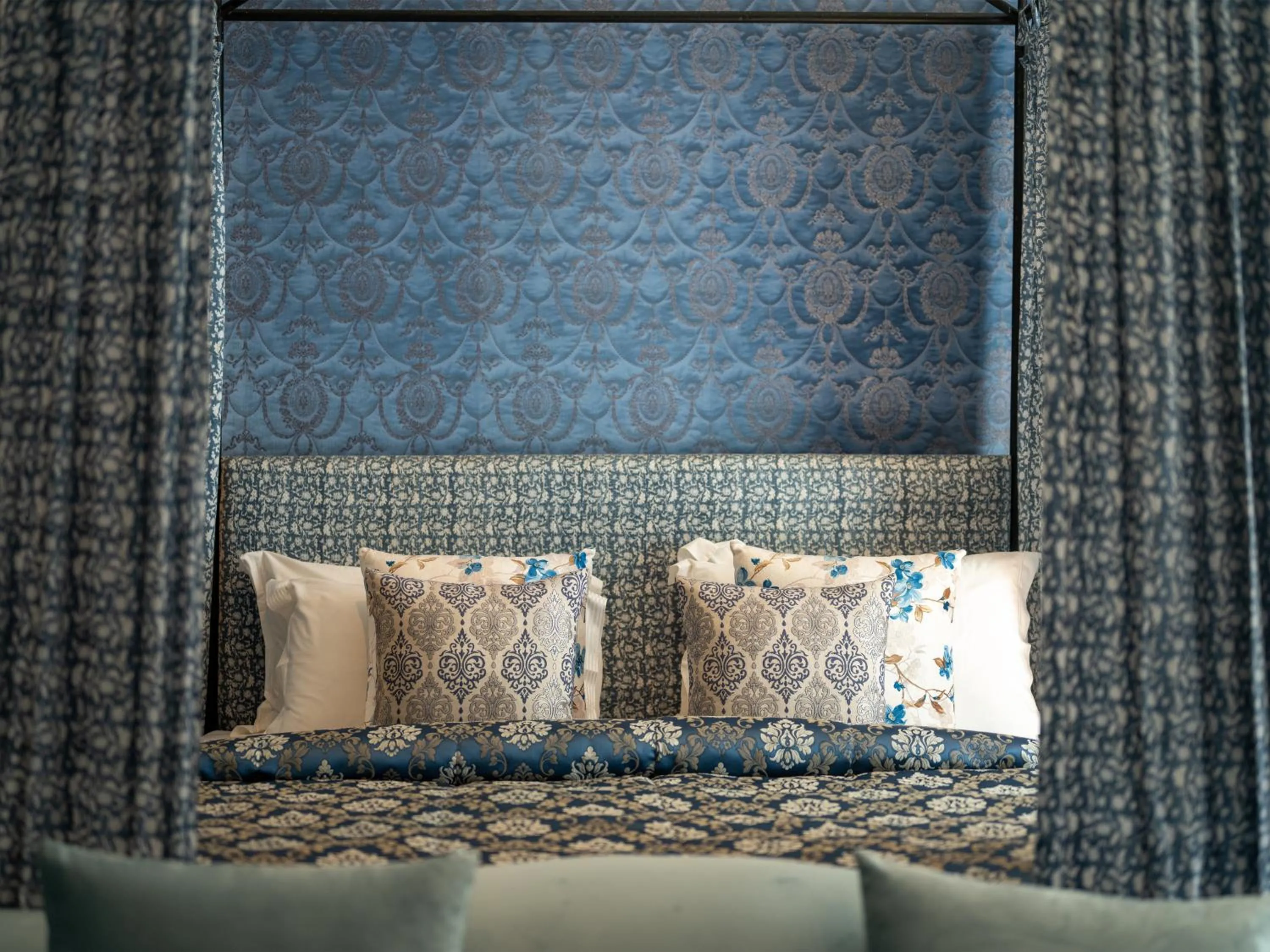 Bed in Hill Rise Luxury Villa & Stables by Edwards Collection - Nuwara Eliya