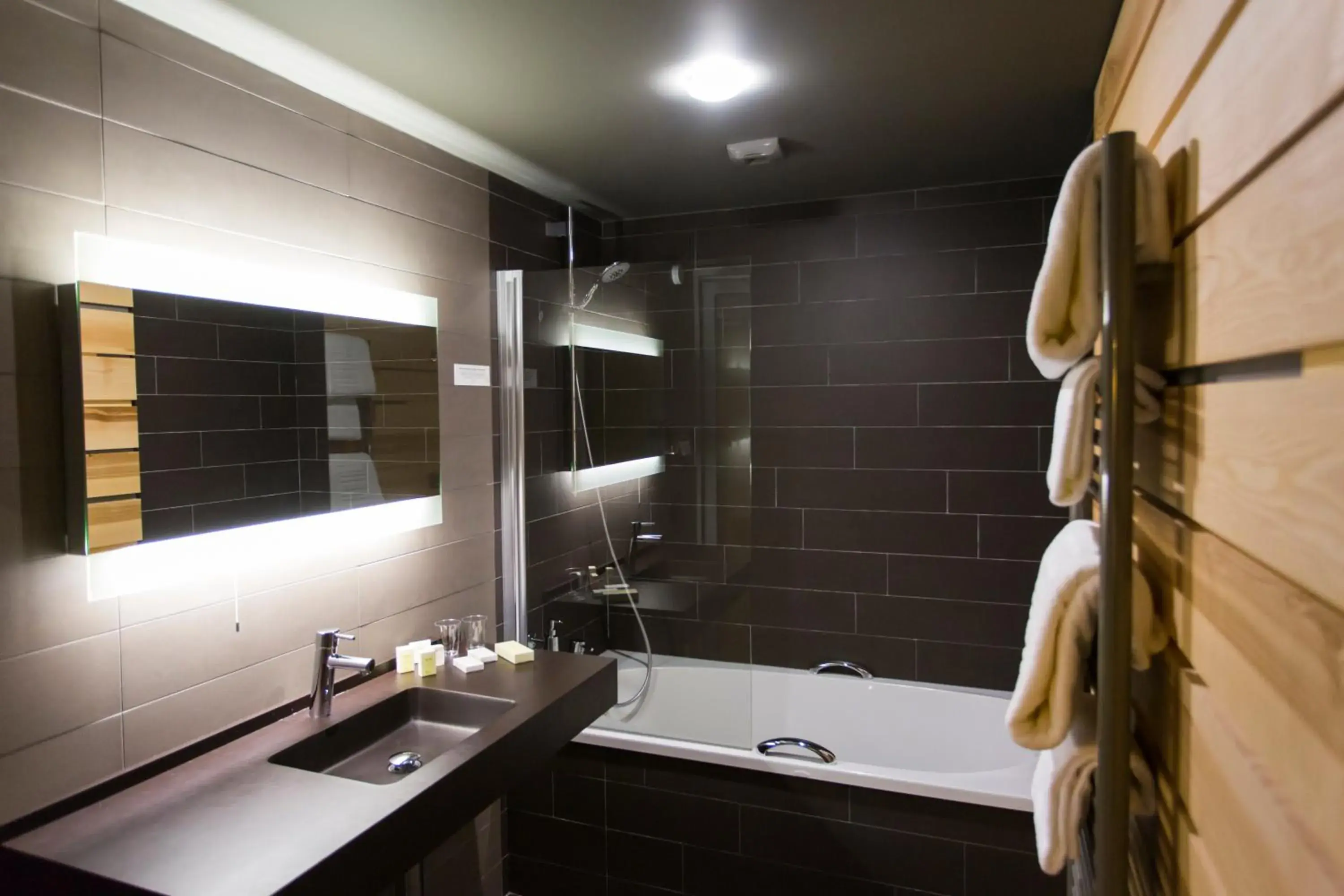 Double Room in Logis Hôtel du Morvan - Restaurant la Table de Jérôme Double Room in Logis Hôtel du Morvan - Restaurant la Table de Jérôme