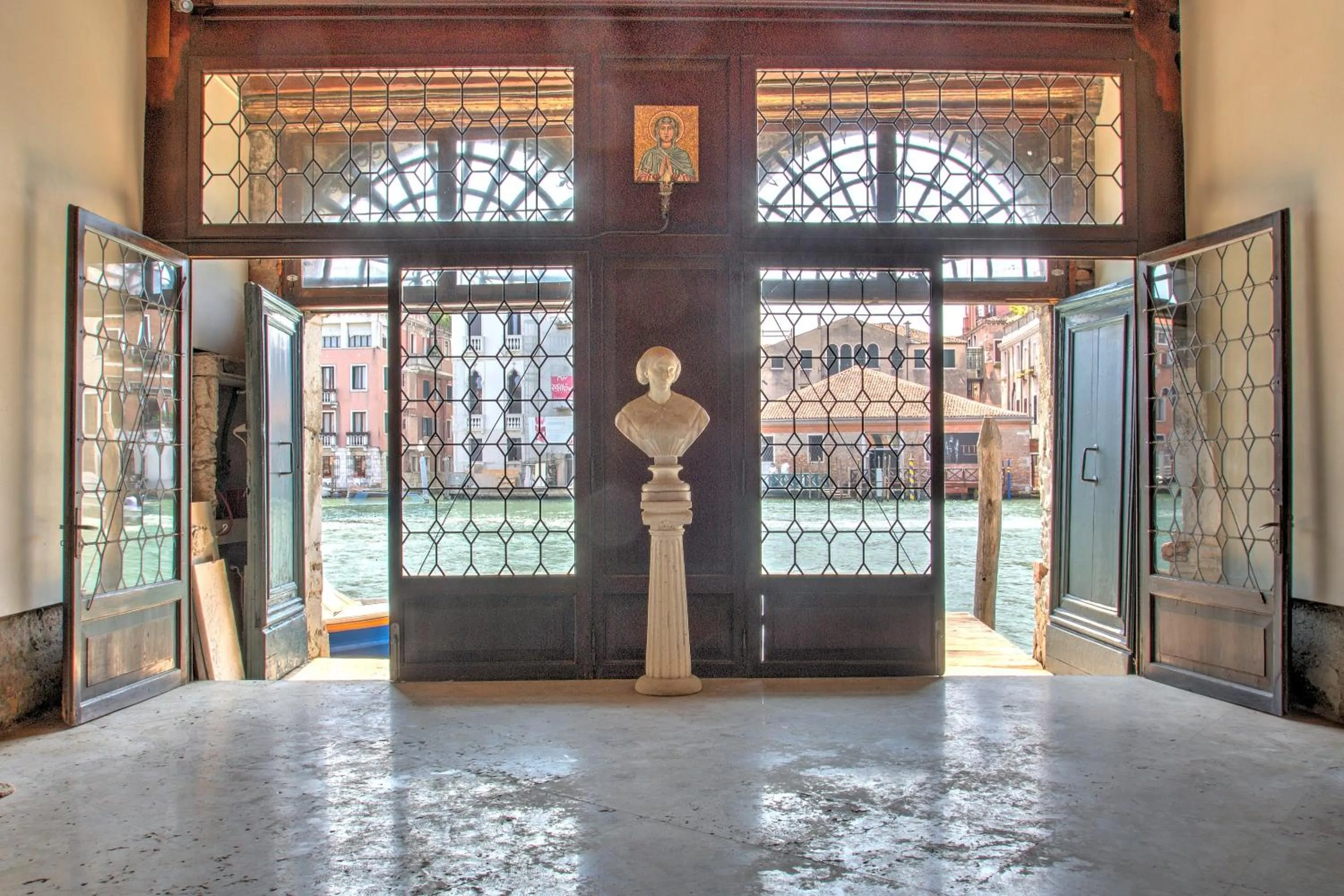 Facade/entrance in TRIBUNO Grand Canal