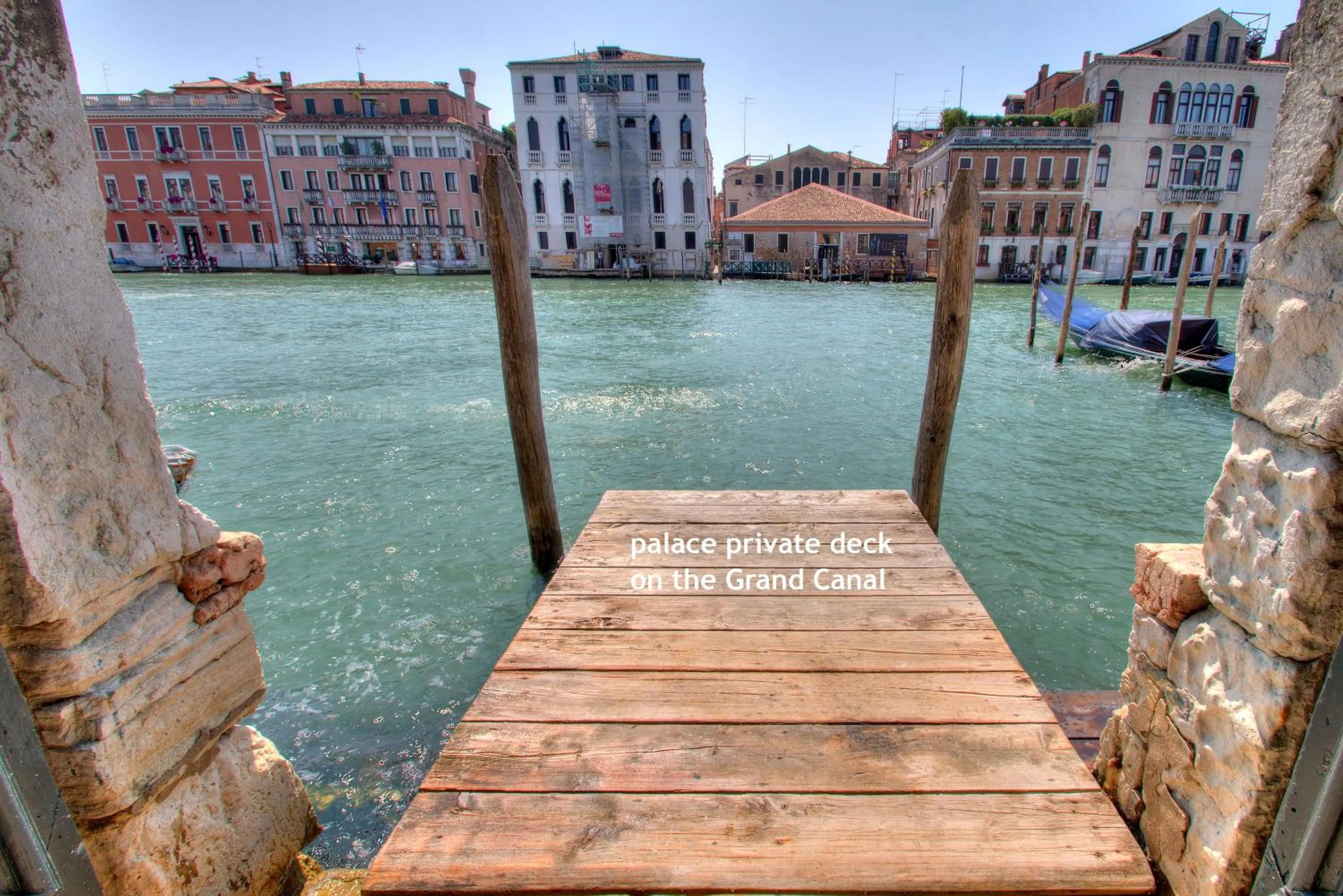 Facade/entrance in TRIBUNO Grand Canal