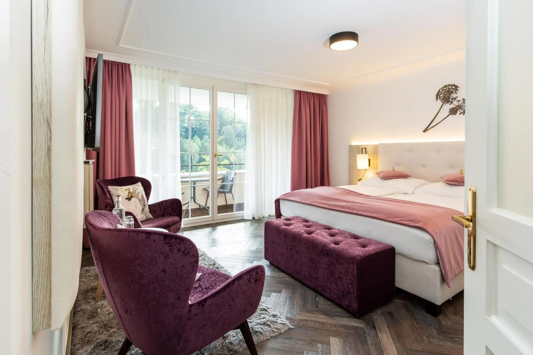 Photo of the whole room, Bed in Boutiquehotel Bergvilla