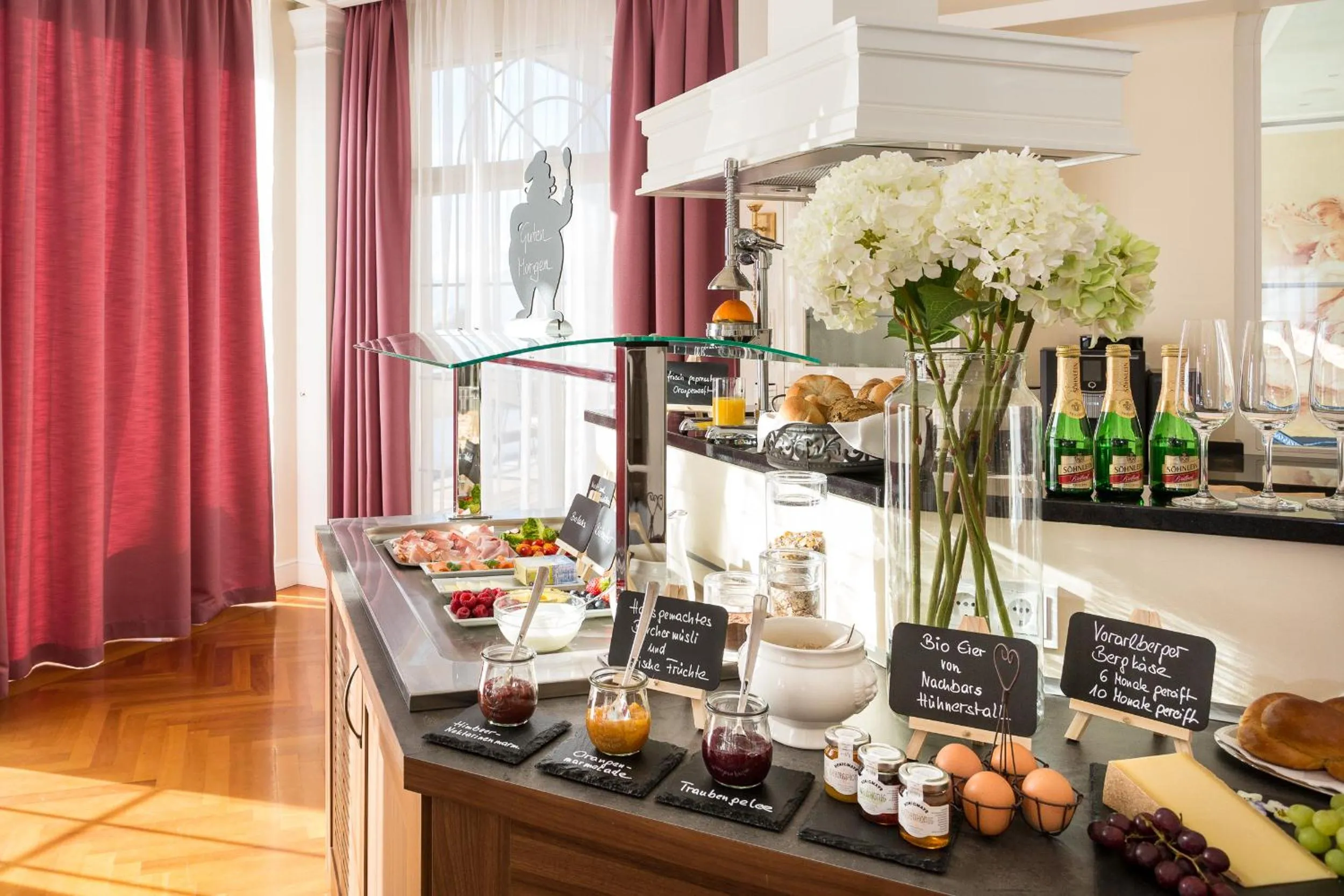 Buffet breakfast in Boutiquehotel Bergvilla