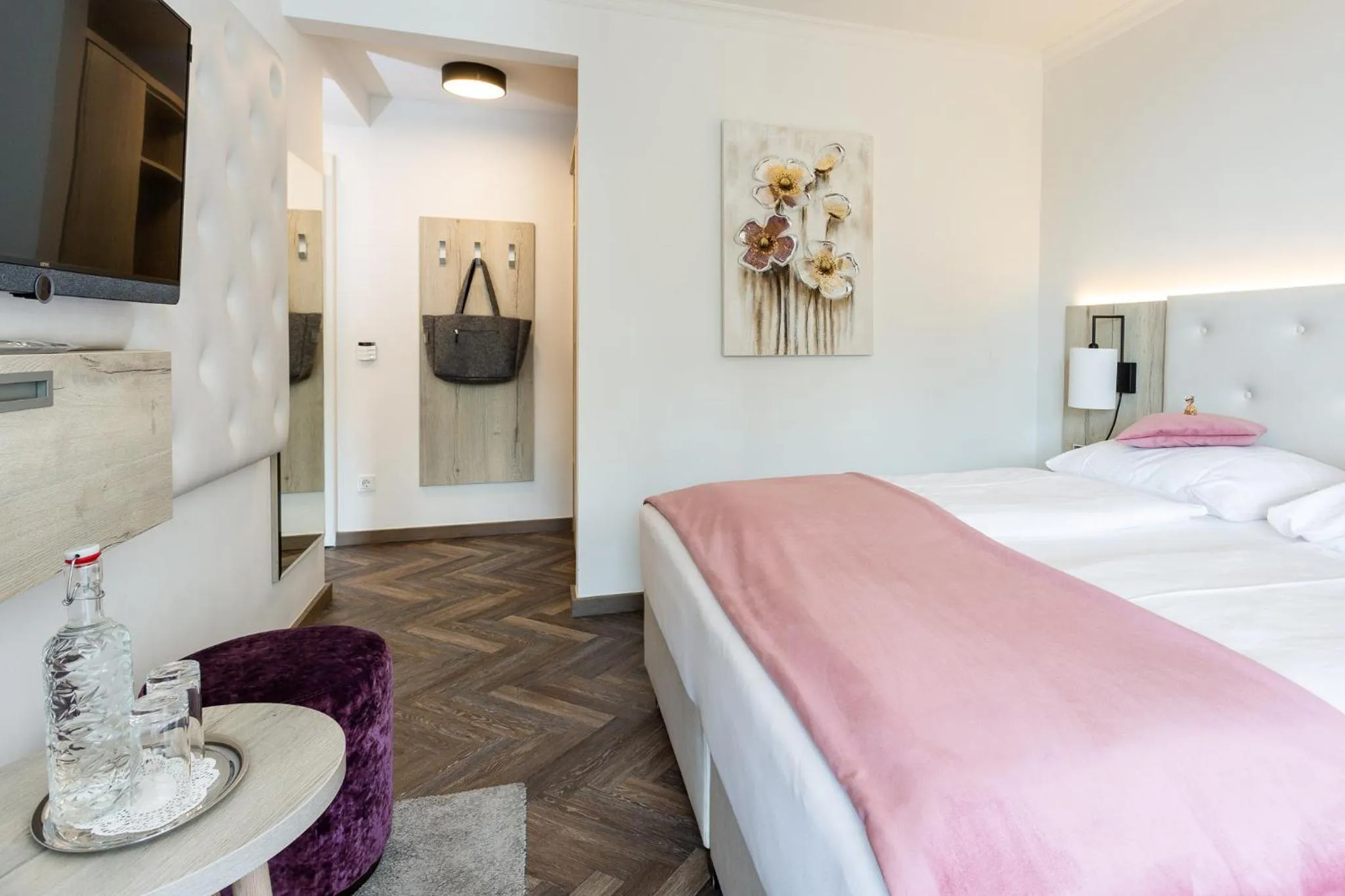 Photo of the whole room, Bed in Boutiquehotel Bergvilla