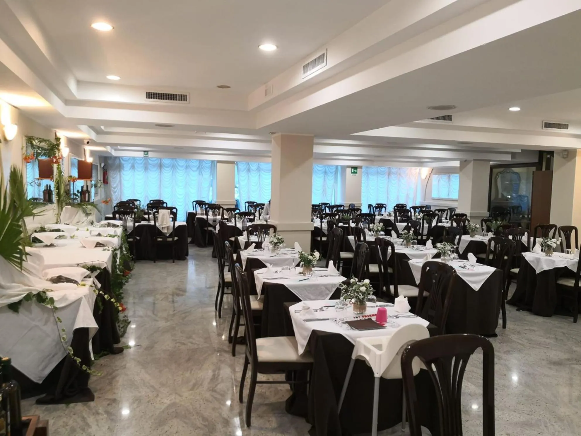 Restaurant/places to eat in Hotel Borgo Marina