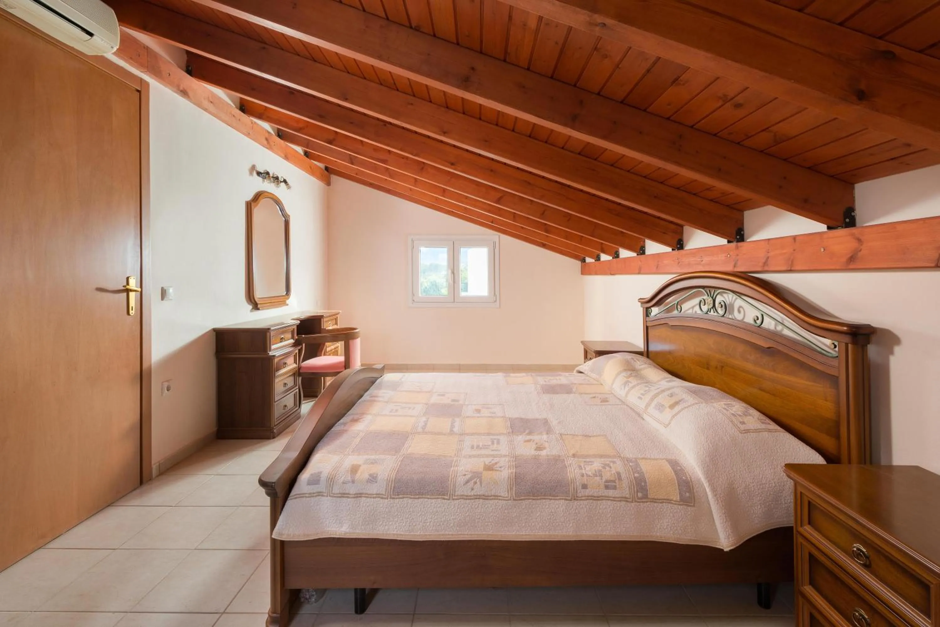 Bedroom, Bed in Apollo Villa