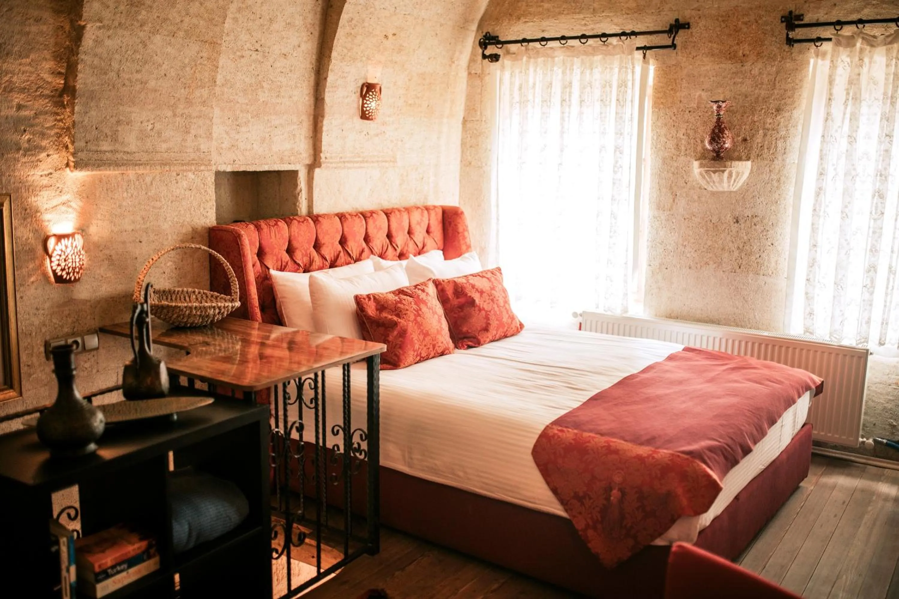 Bed in Elaa Cave Hotel