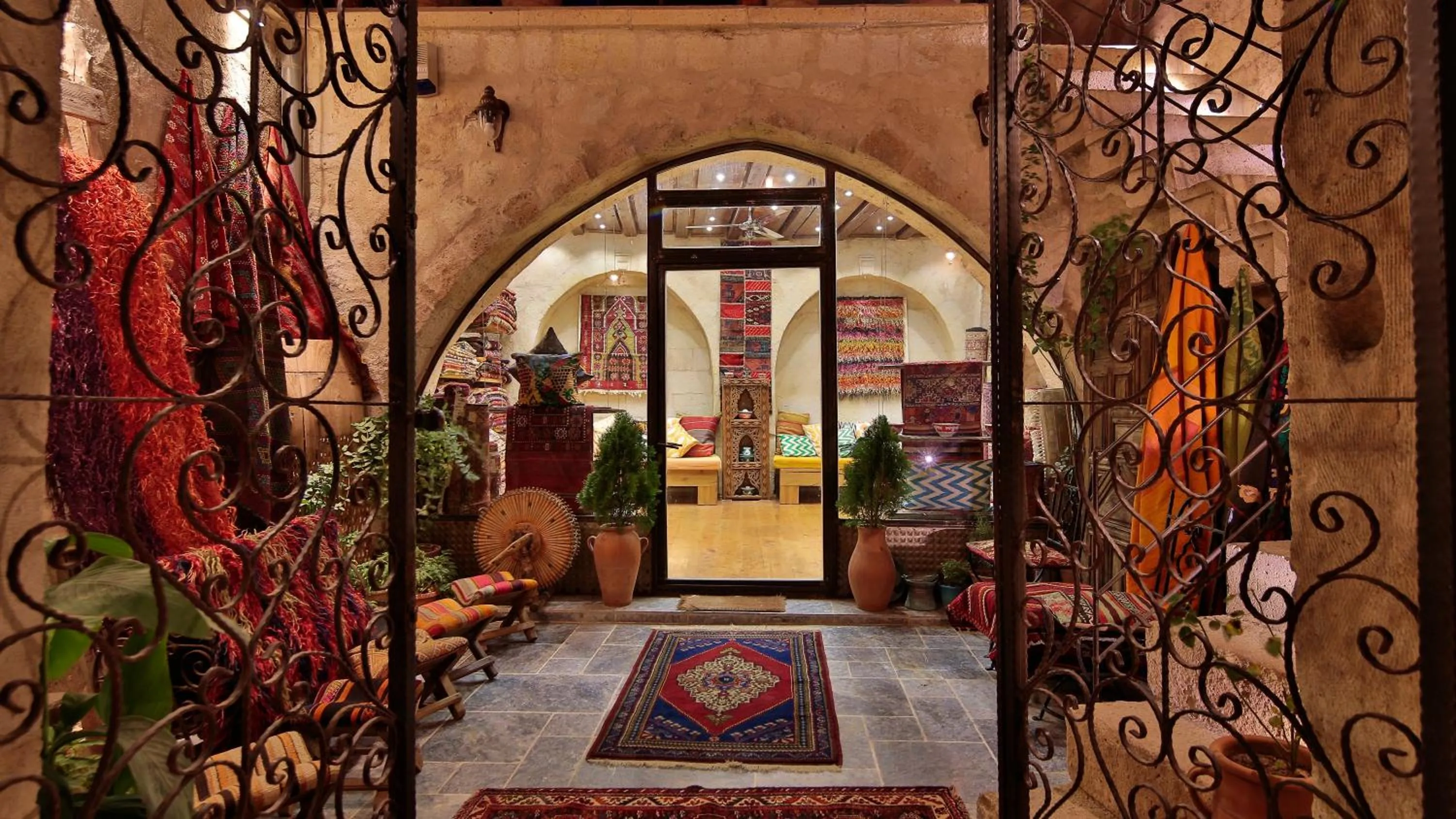 Area and facilities in Elaa Cave Hotel