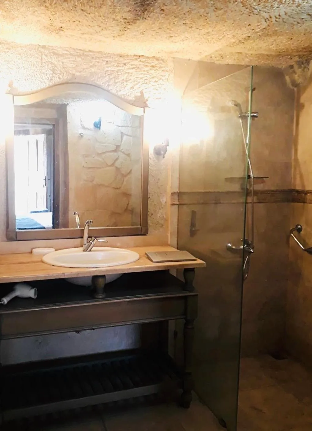 Shower in Elaa Cave Hotel